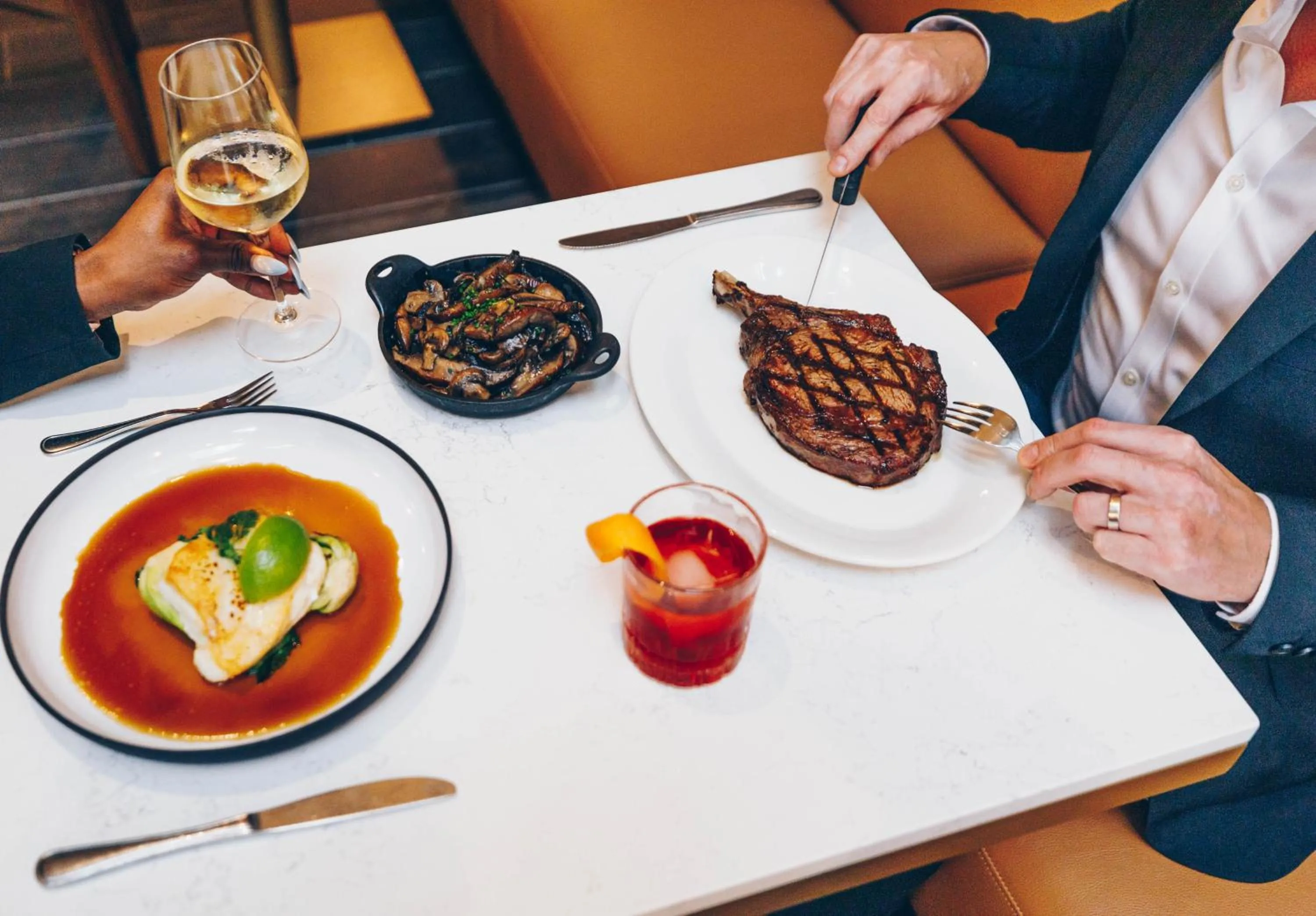 Restaurant/places to eat in Hyatt Regency Houston Downtown