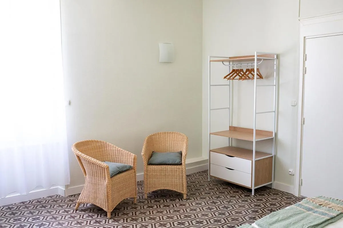 Seating area, Bed in L'écrin de l'Orb