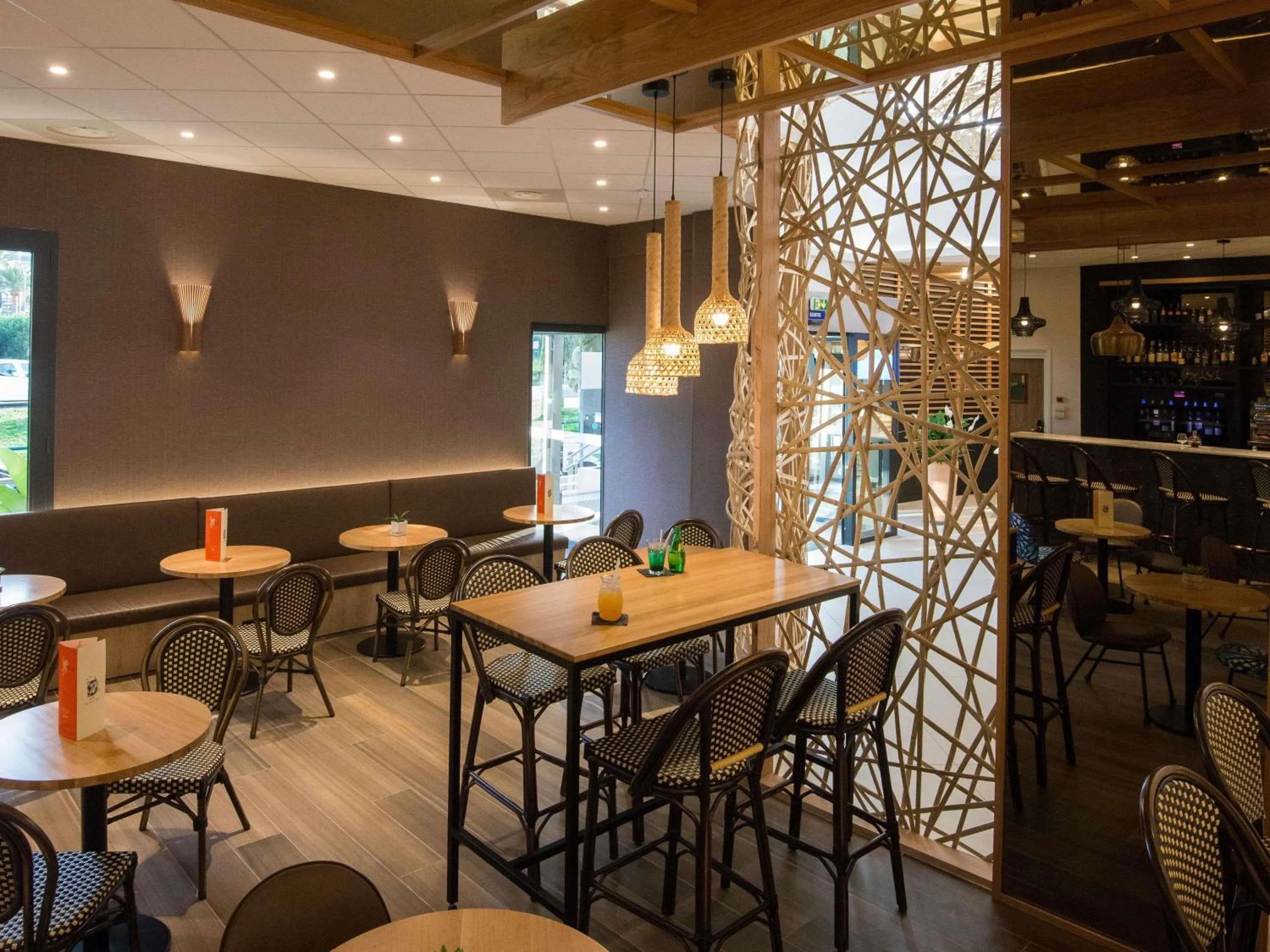 Lounge or bar in Novotel Nice Arenas Aeroport