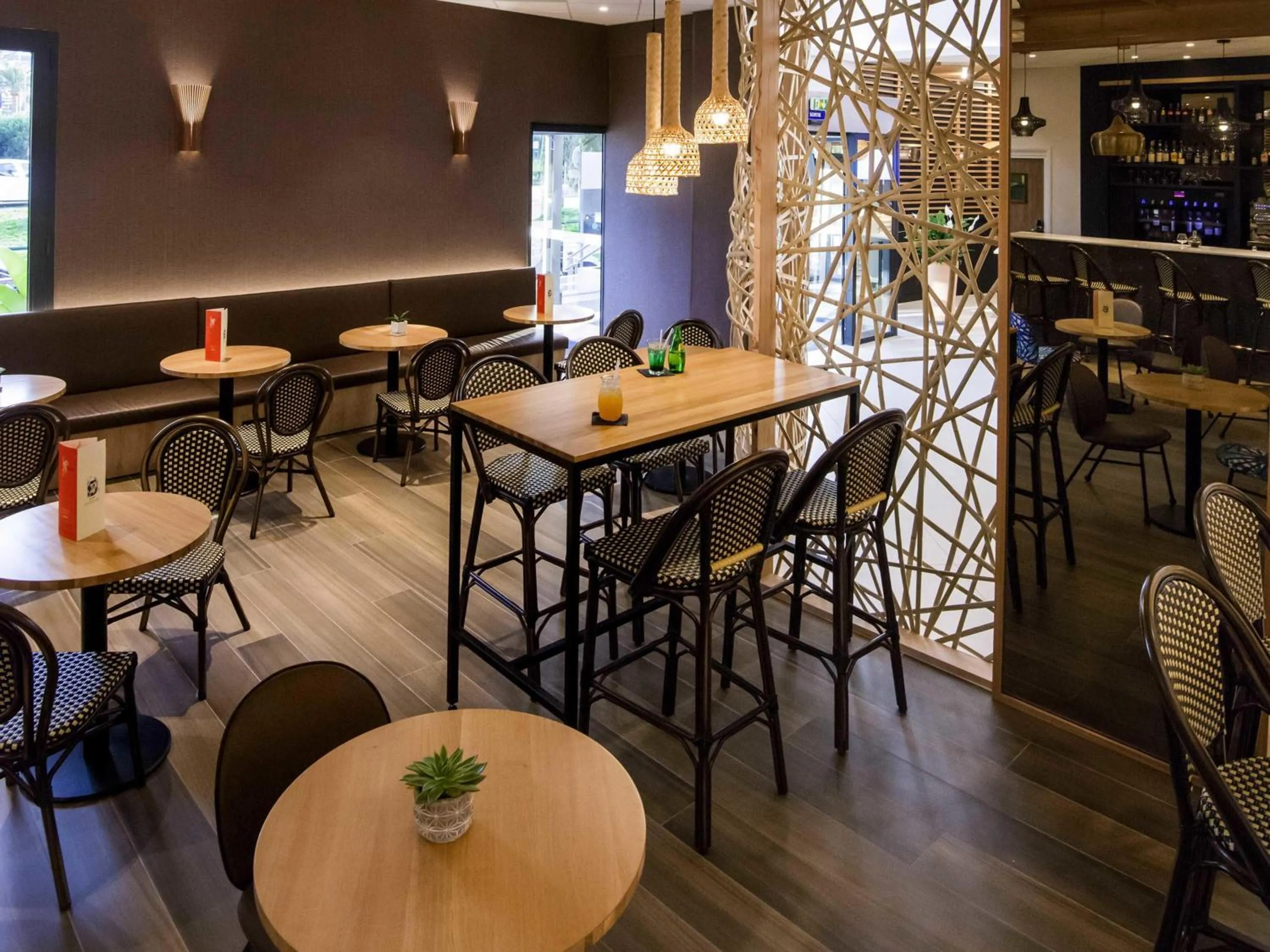 Lounge or bar in Novotel Nice Arenas Aeroport