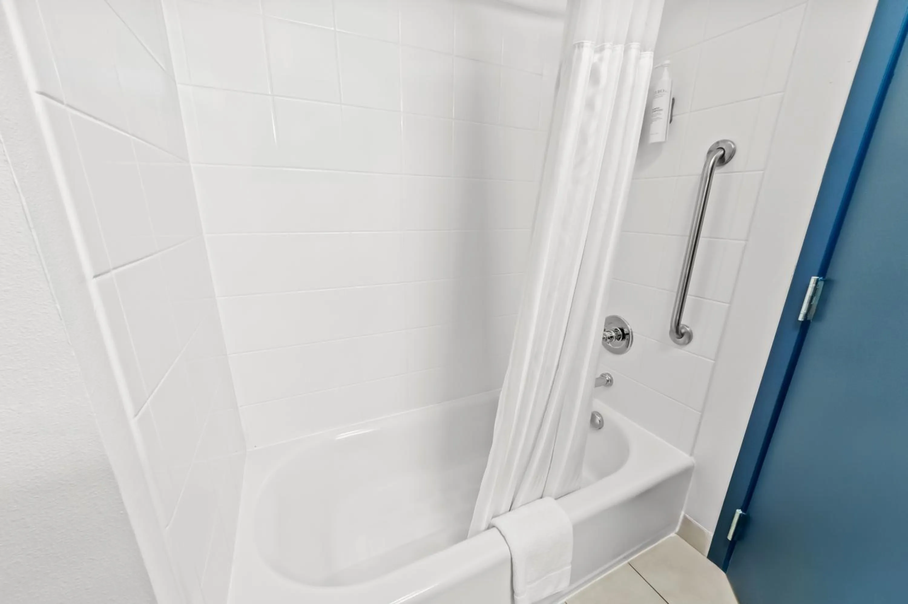 Bath in Spark by Hilton Victoria