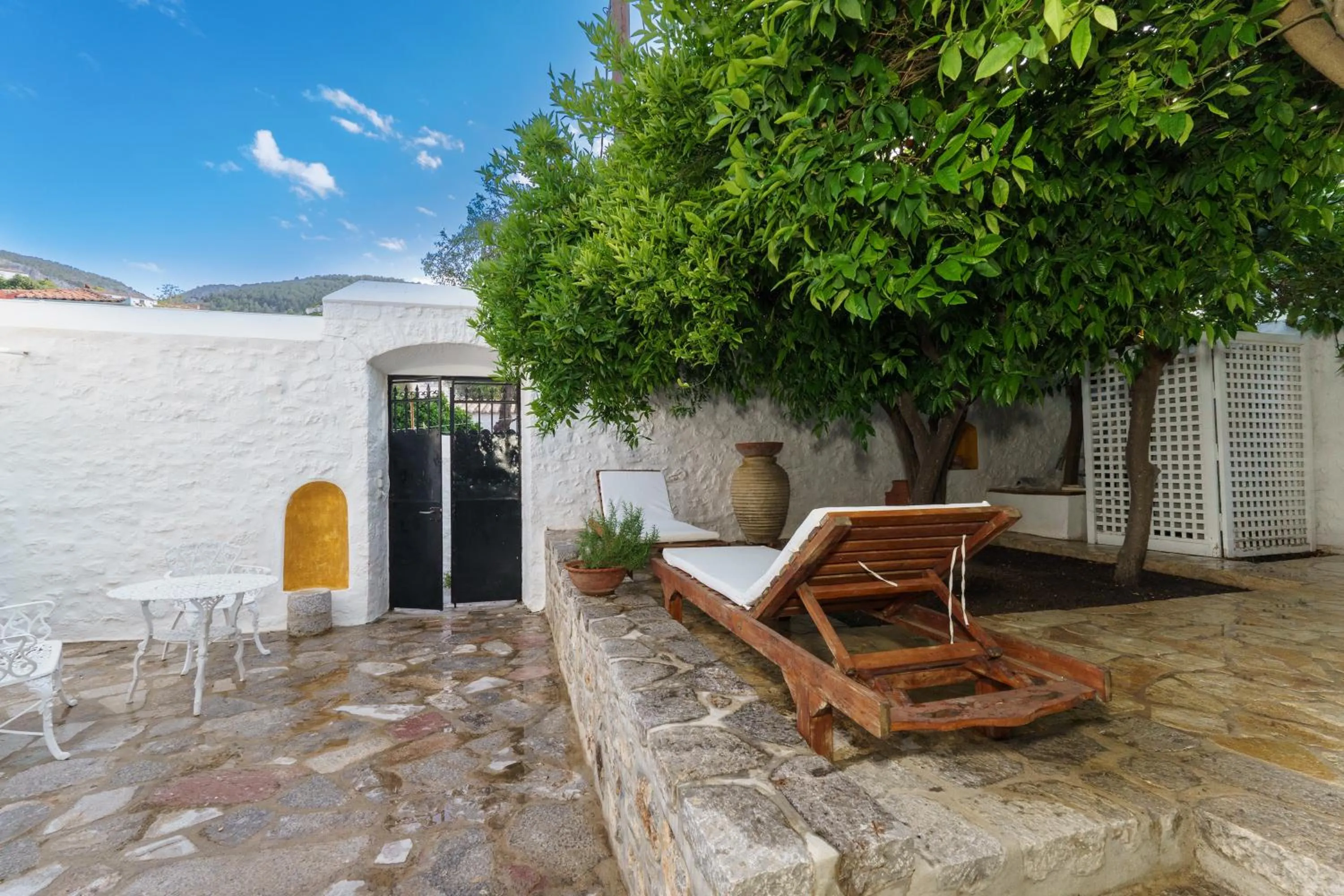 Garden in LIVIN Hydra Garden Suite