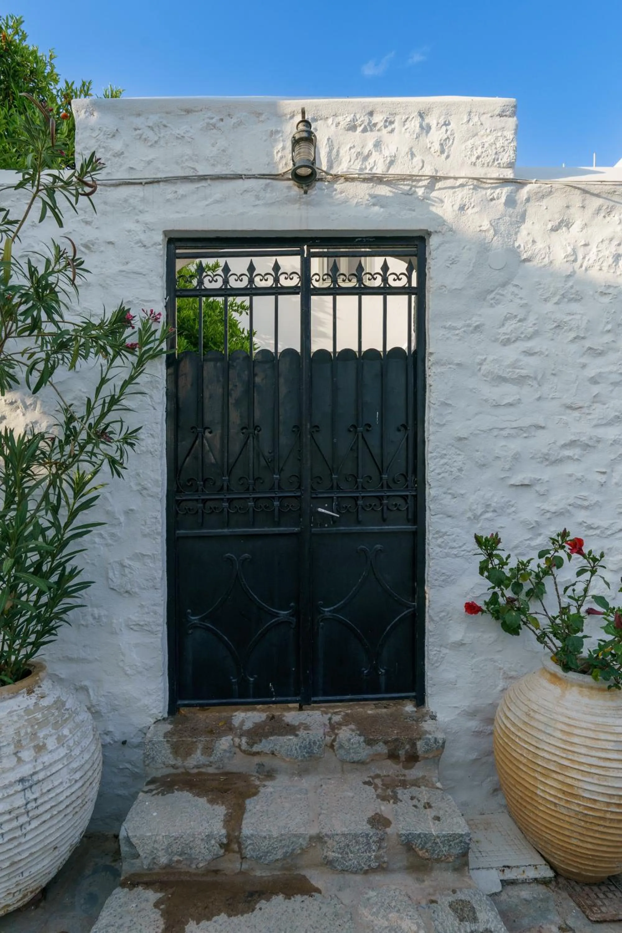 Facade/entrance in LIVIN Hydra Garden Suite