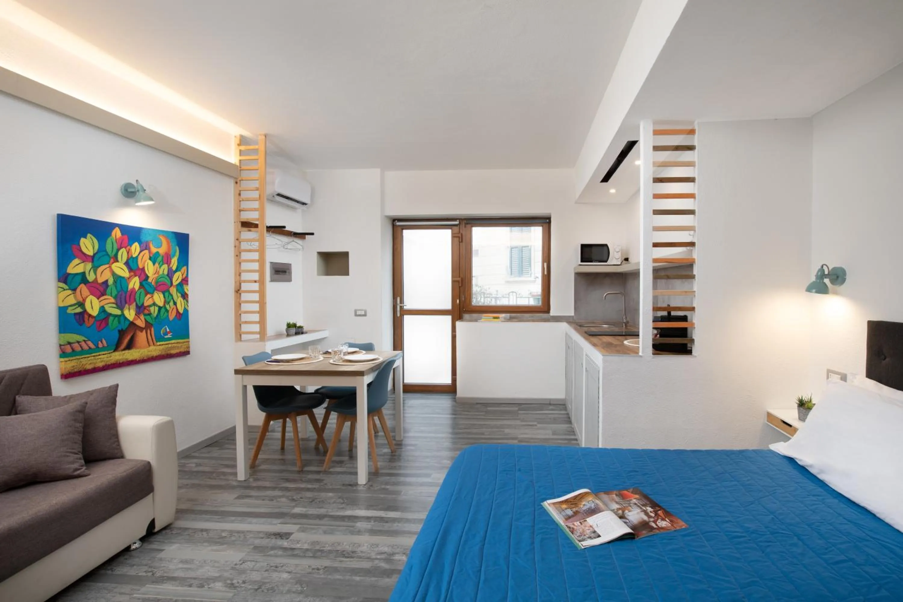 Photo of the whole room, Bed in OlbiaLoft