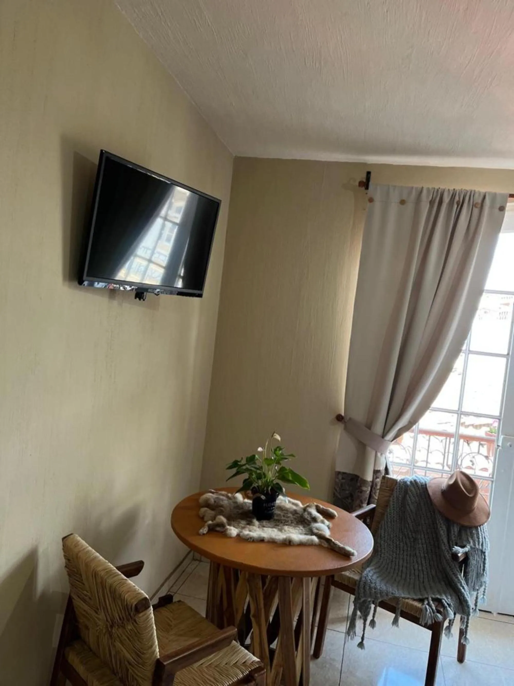 Seating area in Hotel el Leñador