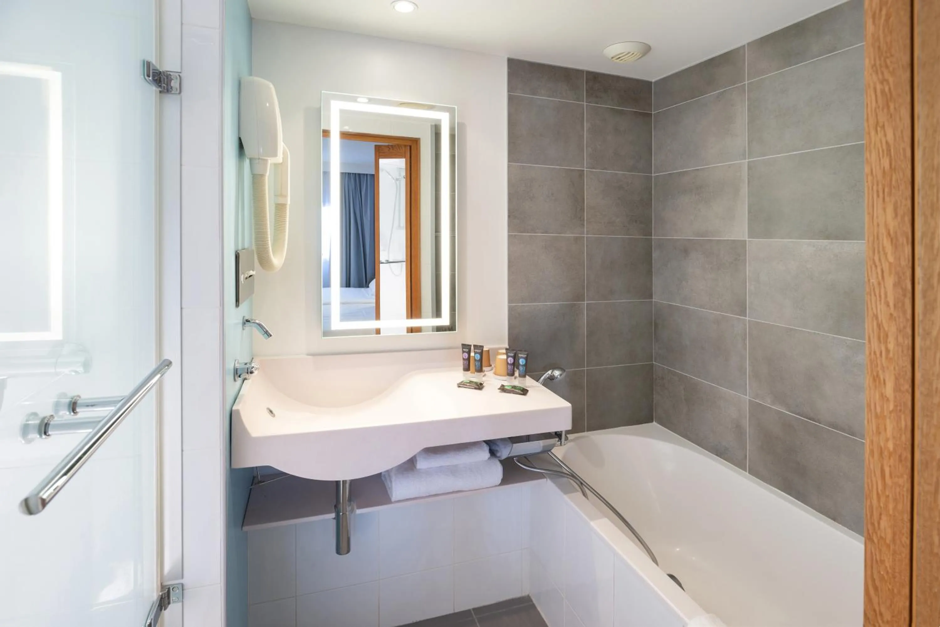 Bathroom in Novotel Toulouse Centre Compans Caffarelli