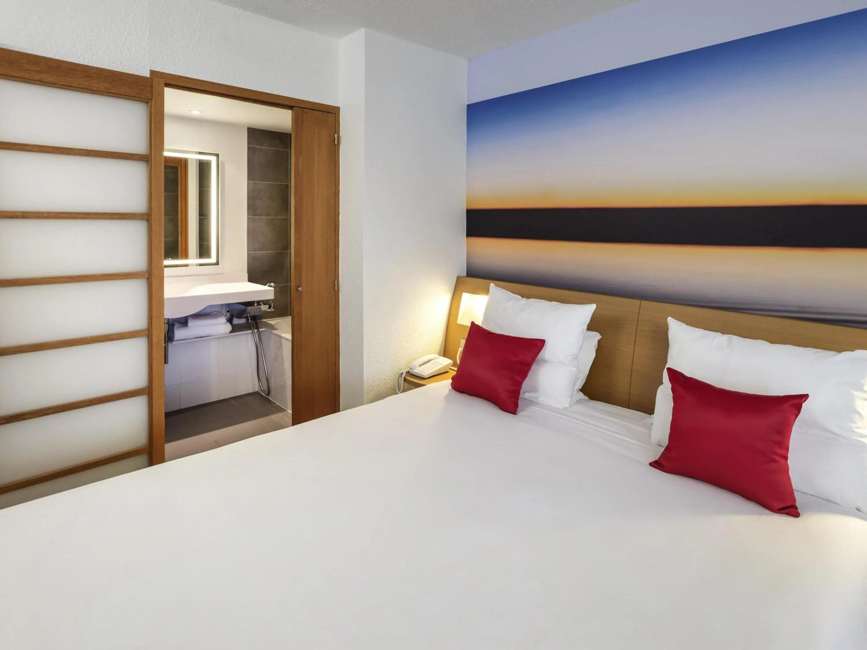 Bedroom, Bed in Novotel Toulouse Centre Compans Caffarelli