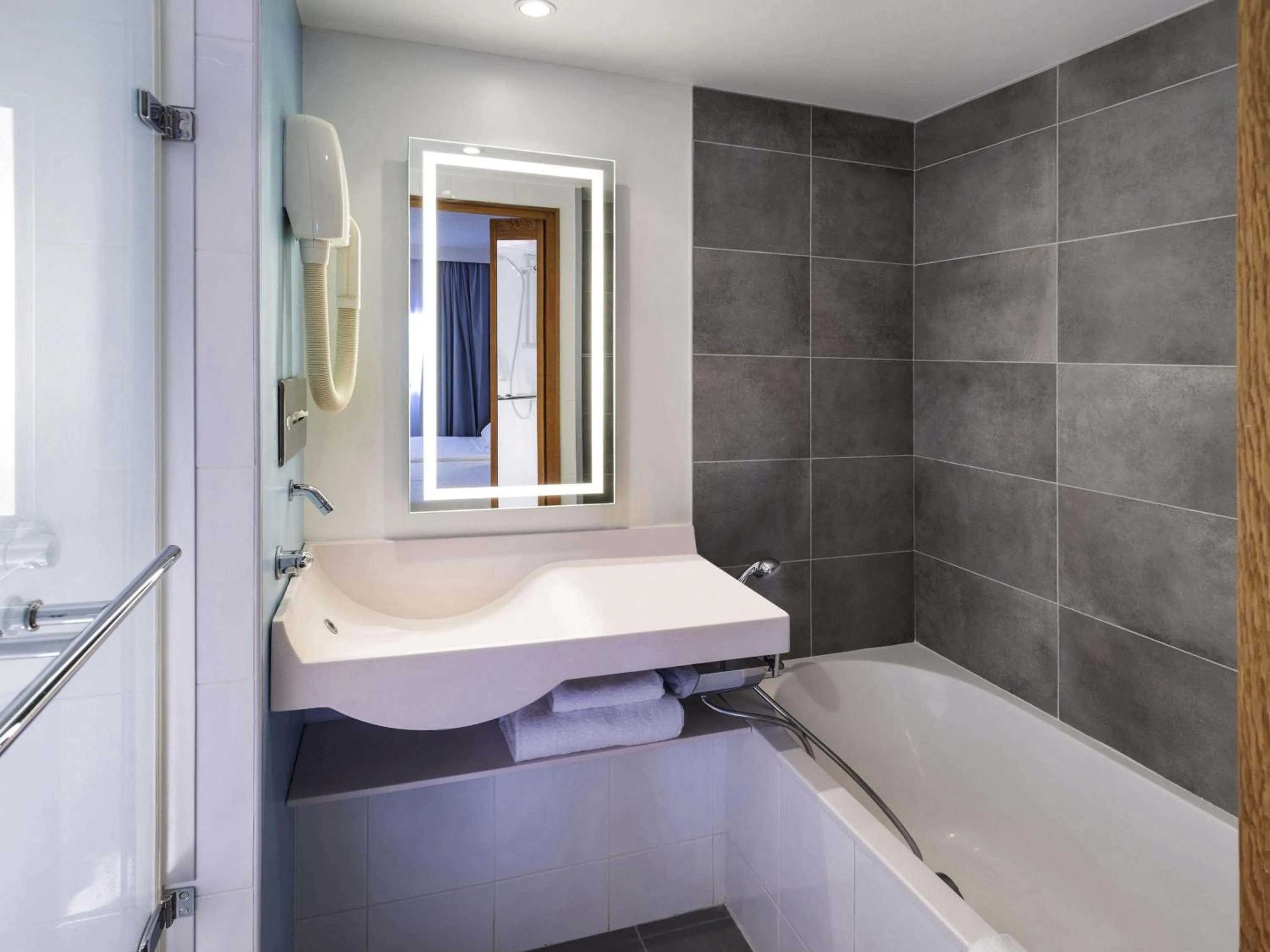 Bedroom in Novotel Toulouse Centre Compans Caffarelli