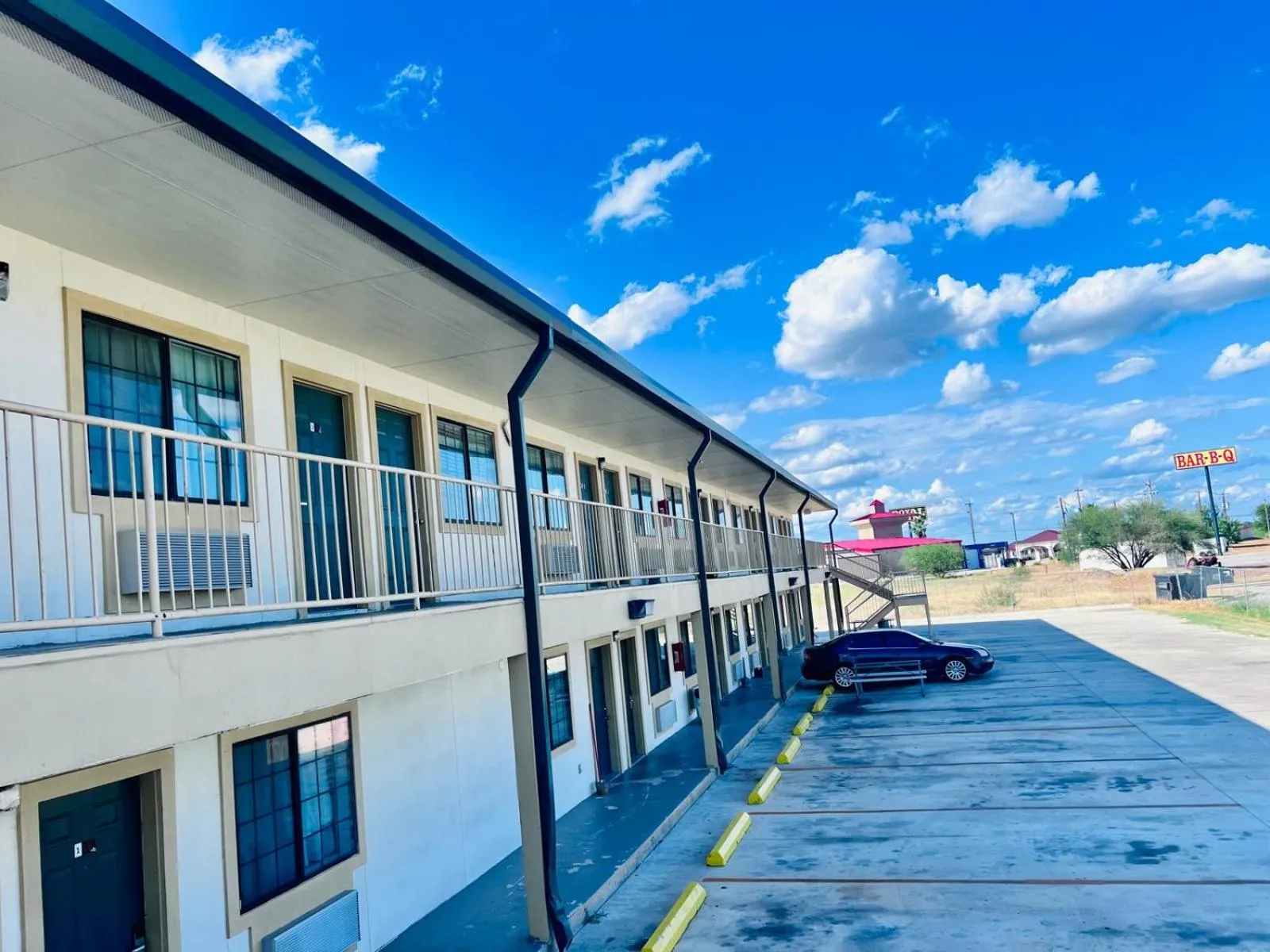 Facade/entrance in OYO Garden Inn and Suites Pearsall I-35 East