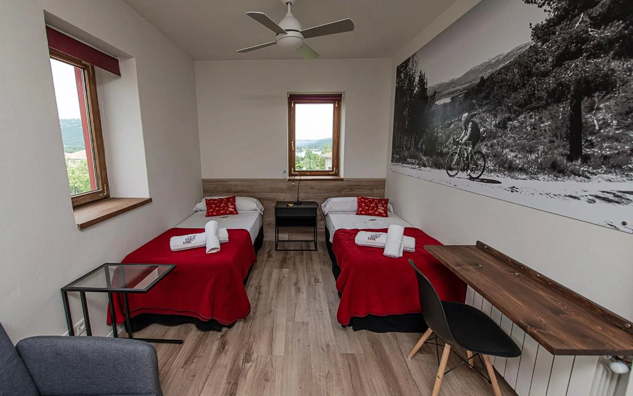 Photo of the whole room in CicloLodge