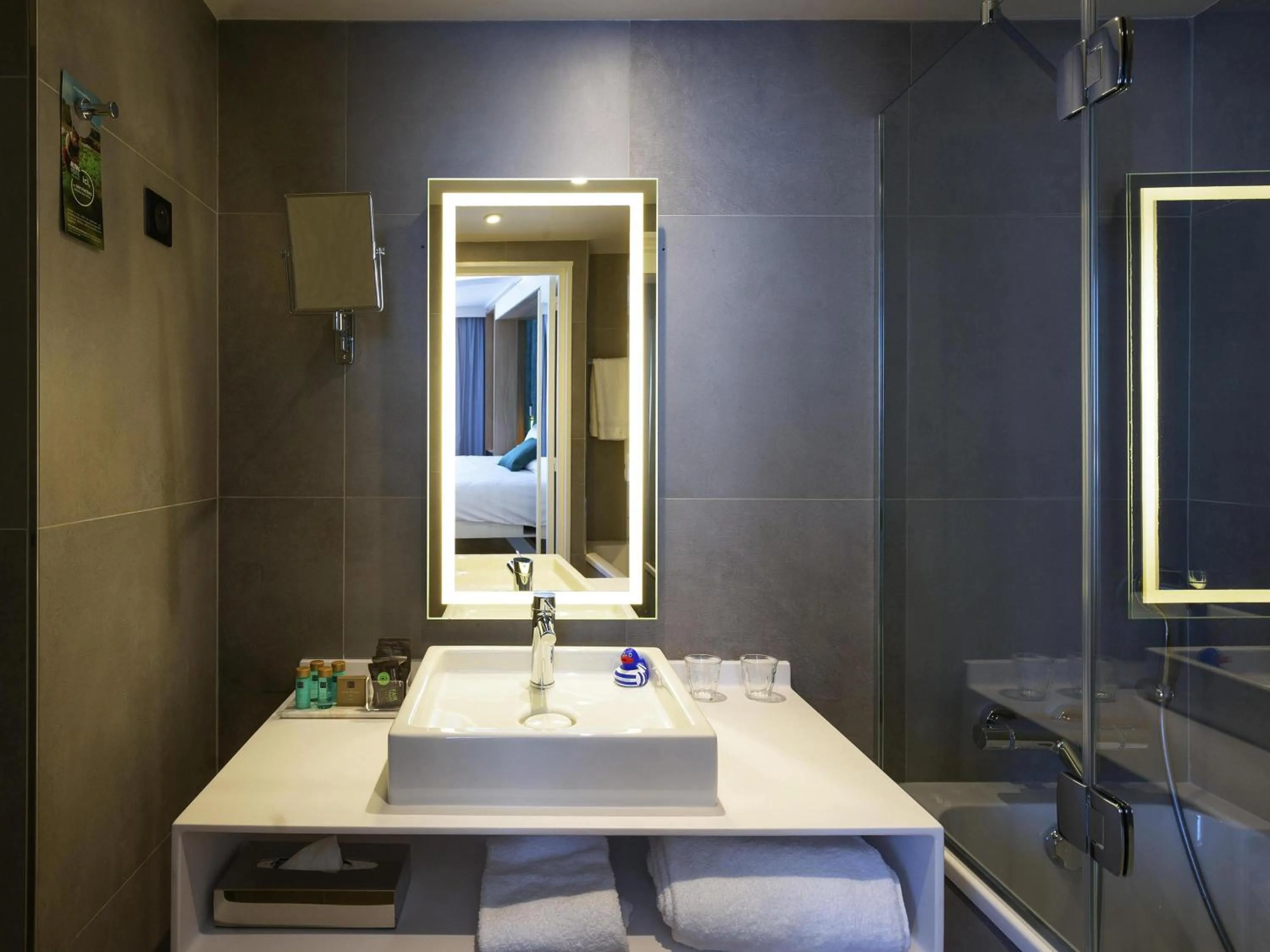 Bedroom in Novotel Paris Centre Gare Montparnasse