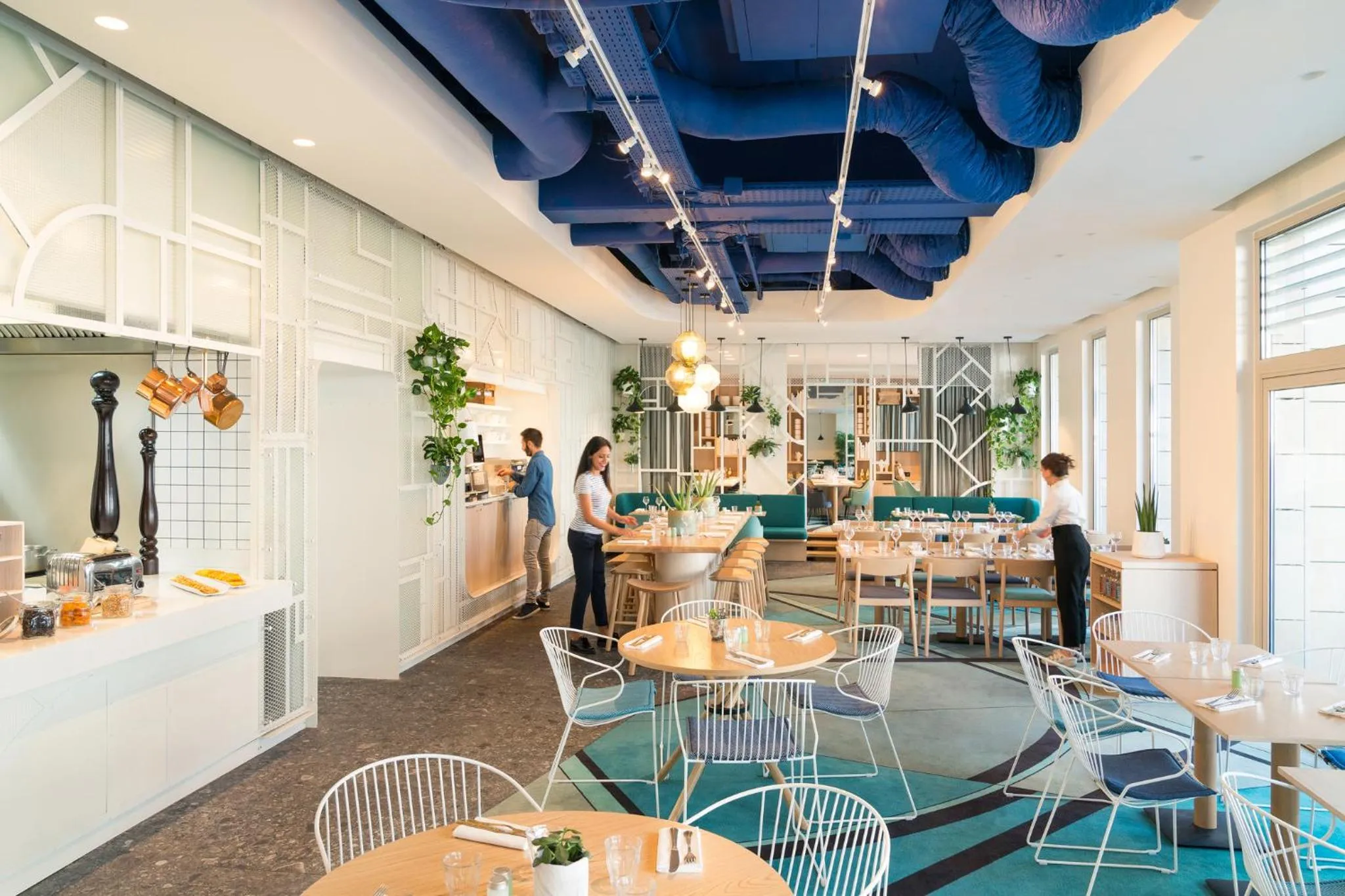 Staff in Novotel Paris Centre Gare Montparnasse