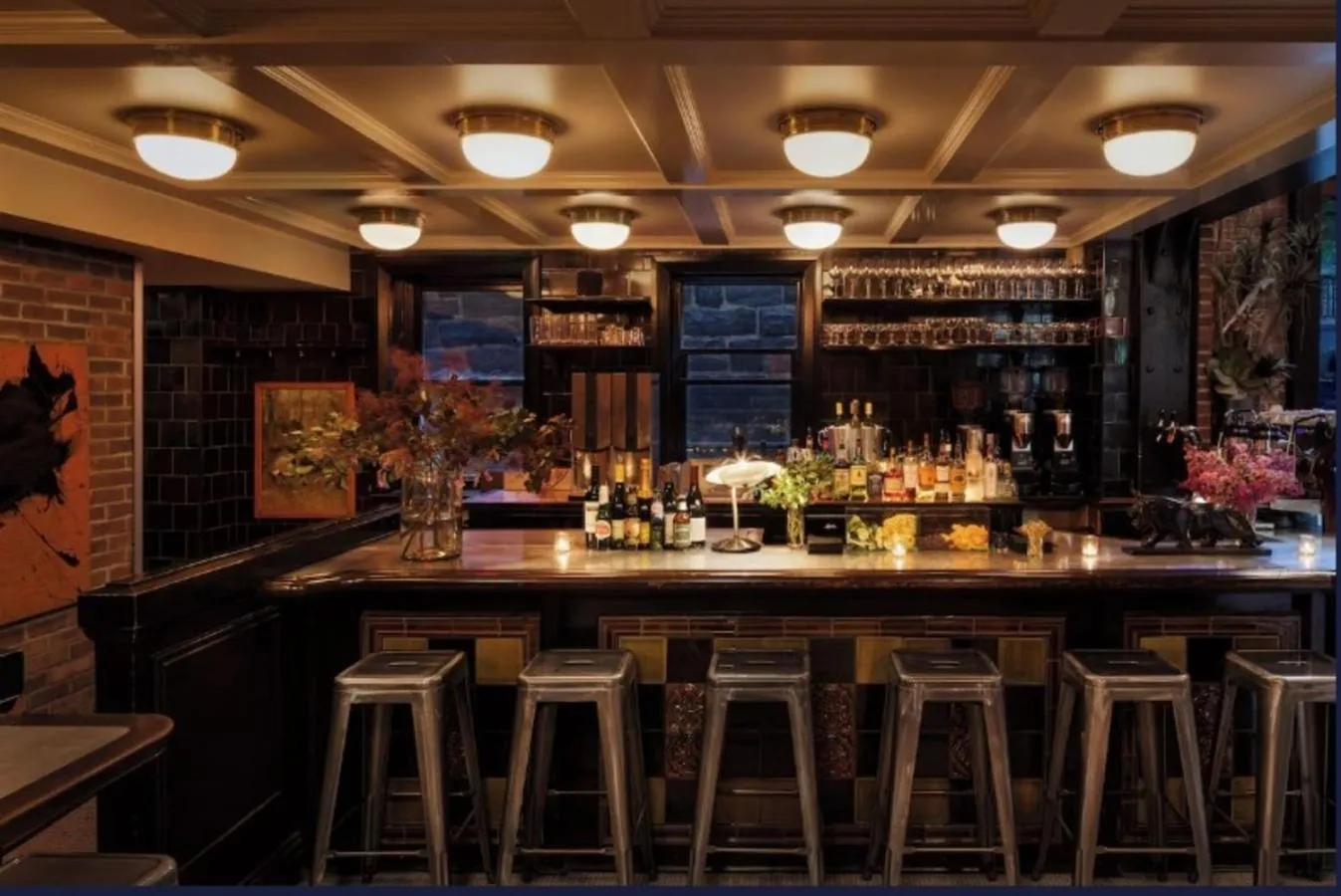 Lounge or bar in The High Line Hotel