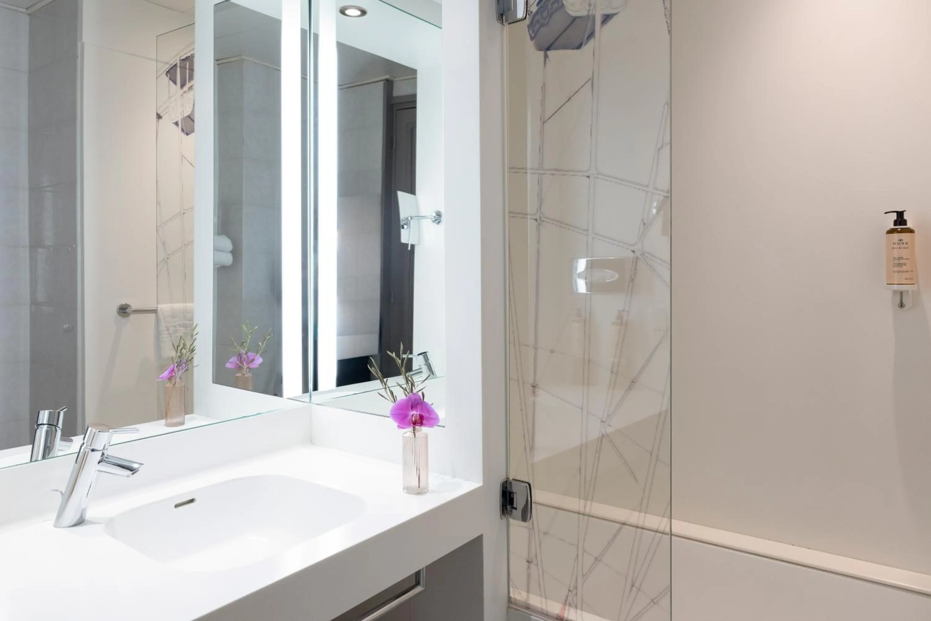 Bathroom in Mercure Nice Centre Grimaldi