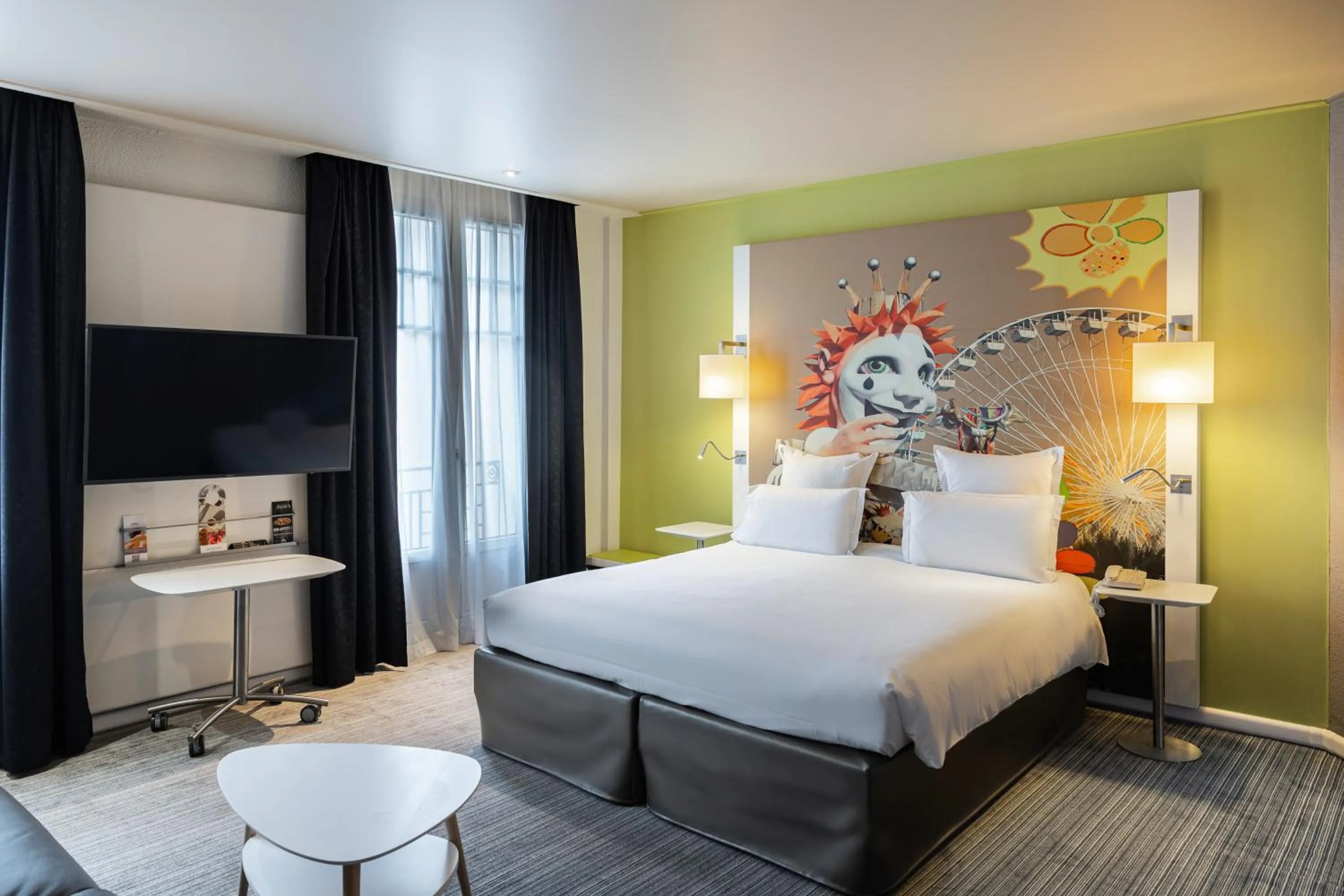 Bed in Mercure Nice Centre Grimaldi