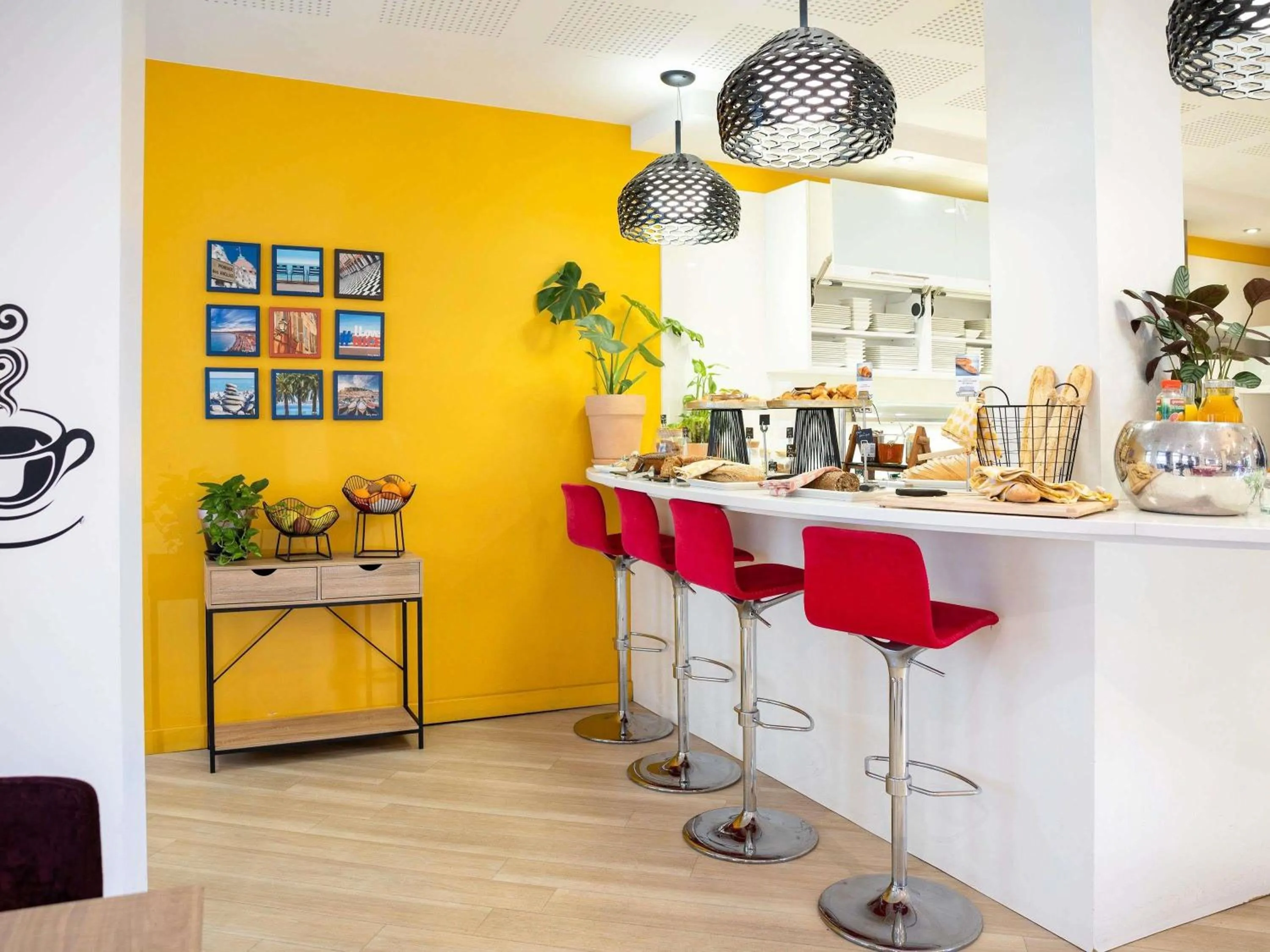 Property building in Mercure Nice Centre Grimaldi