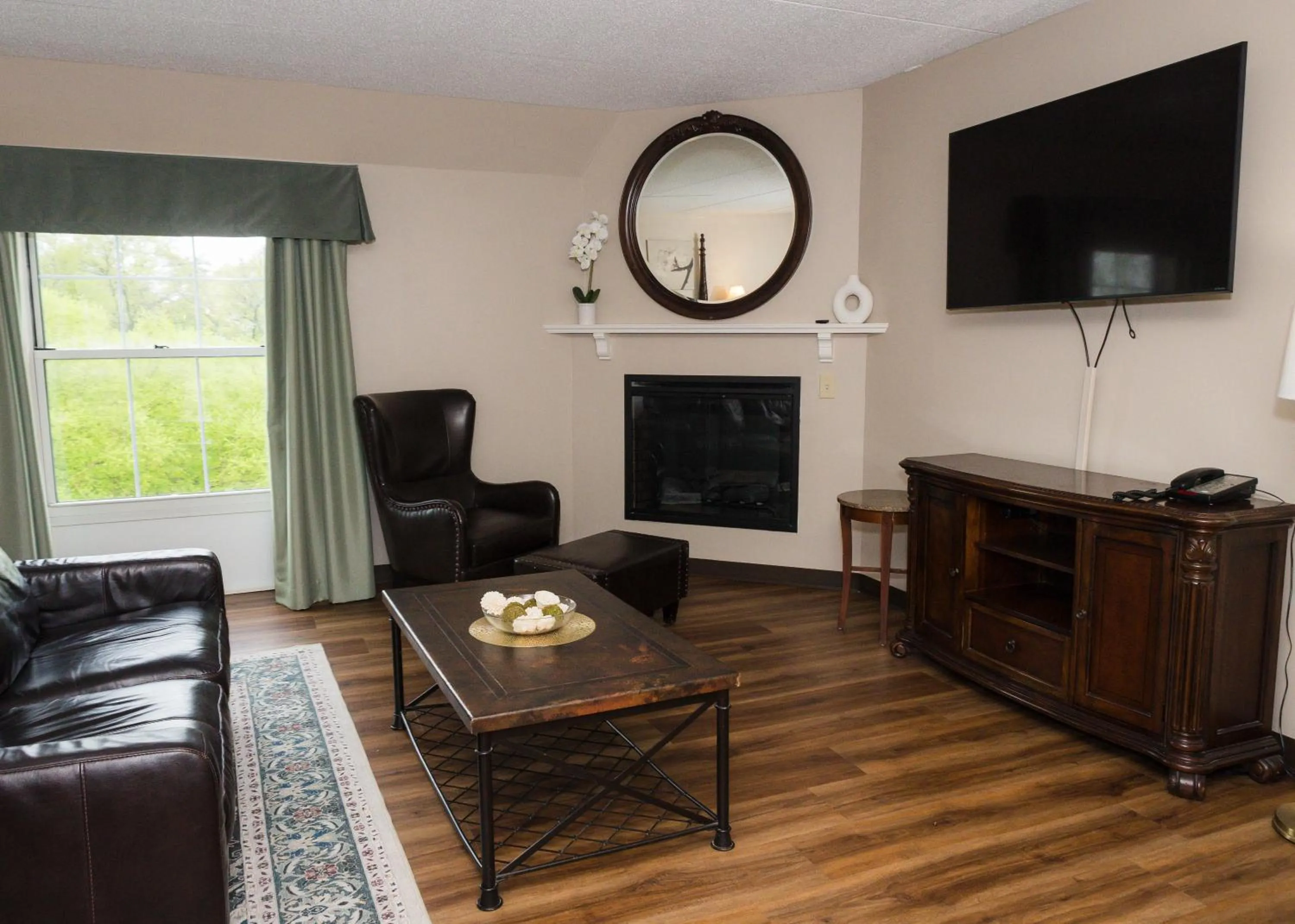 TV and multimedia in D. Hotel Suites & Spa