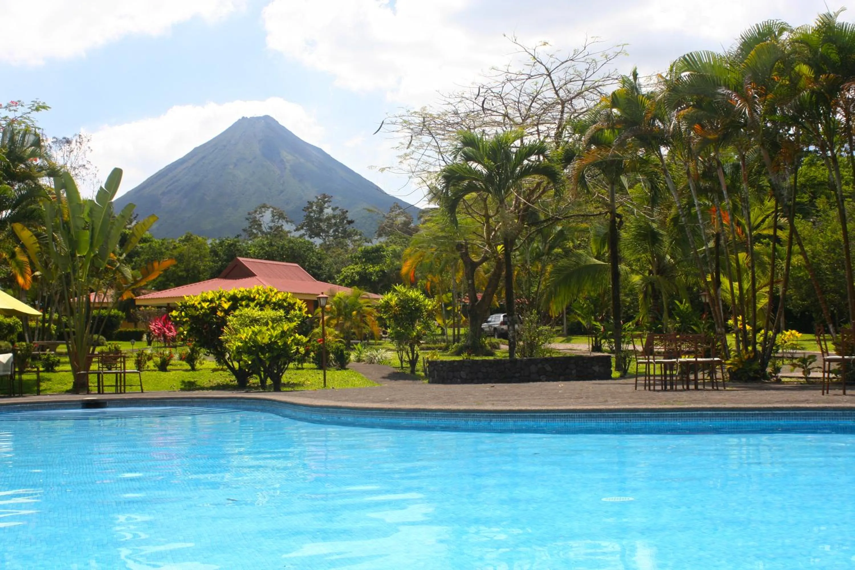 Pool view in Hotel Arenal Country Inn