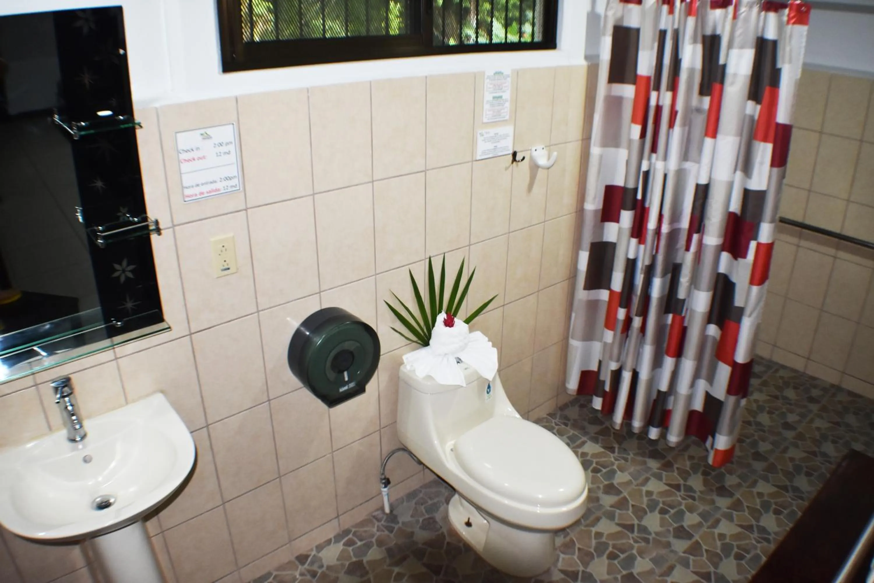 Shower in Hotel Arenal Country Inn