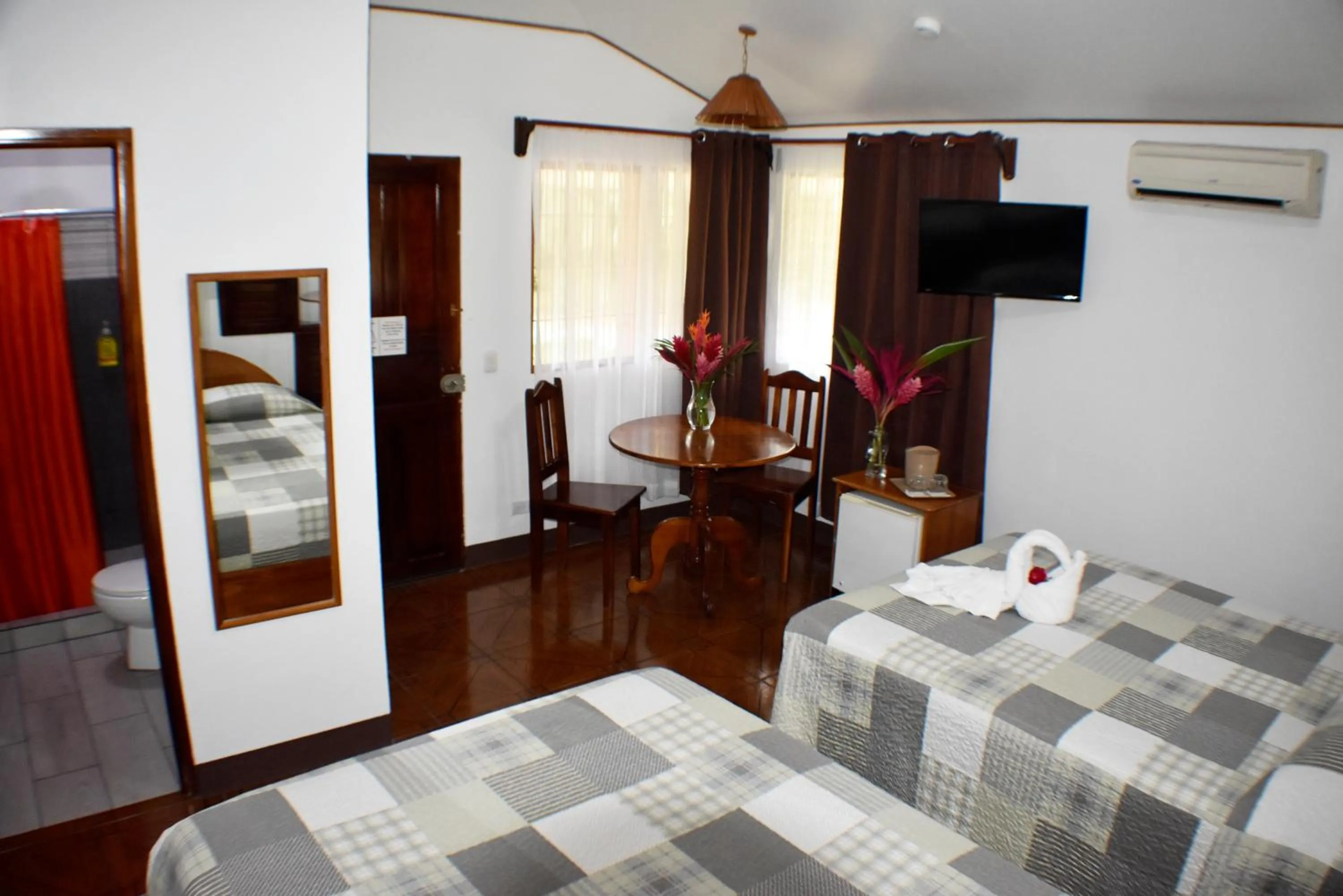 TV and multimedia, Bed in Hotel Arenal Country Inn
