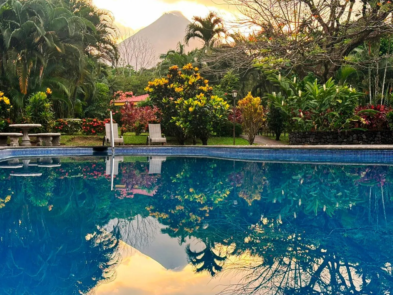 Swimming pool in Hotel Arenal Country Inn