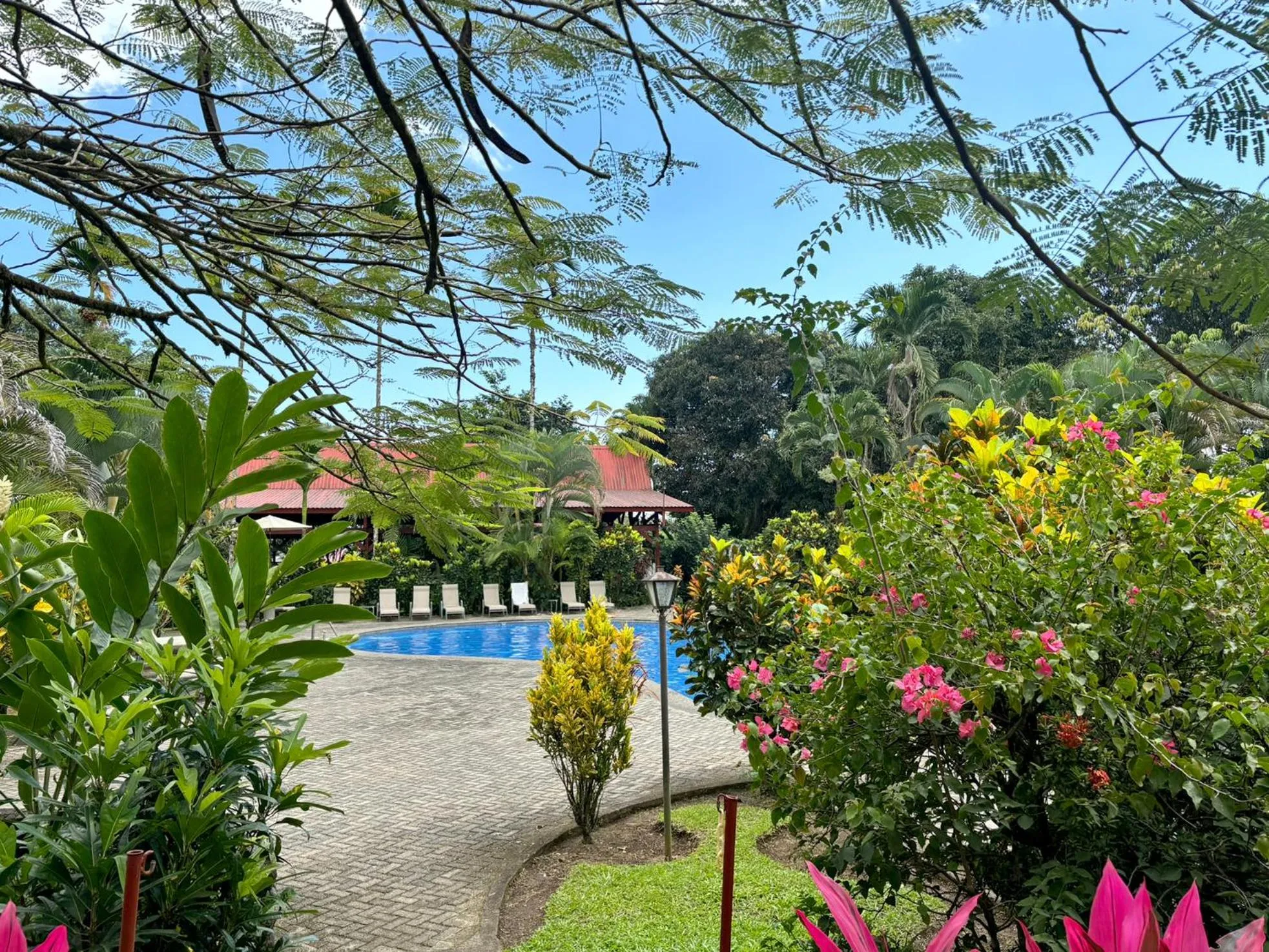 Swimming pool in Hotel Arenal Country Inn