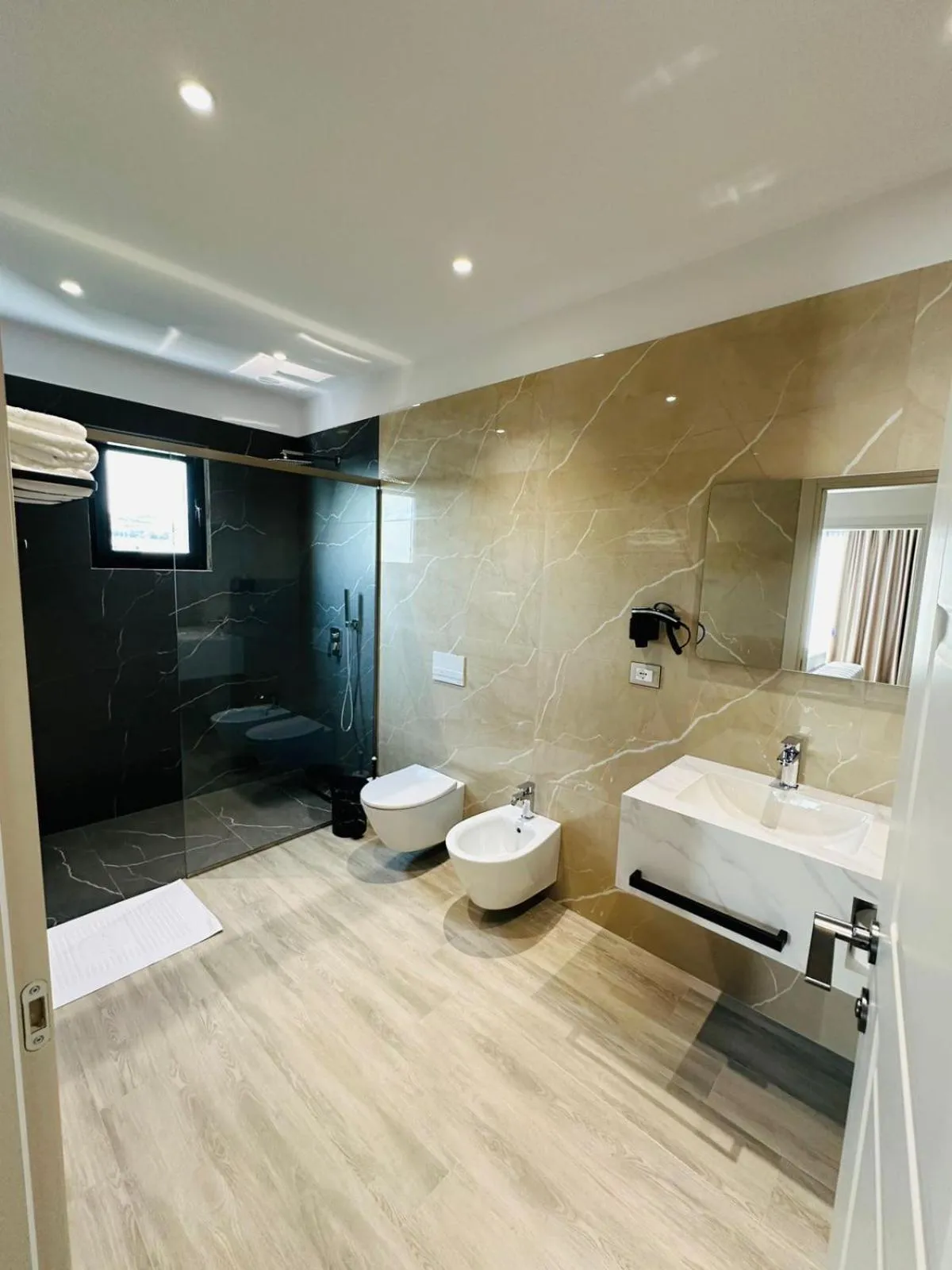 Shower in Hotel Roalb