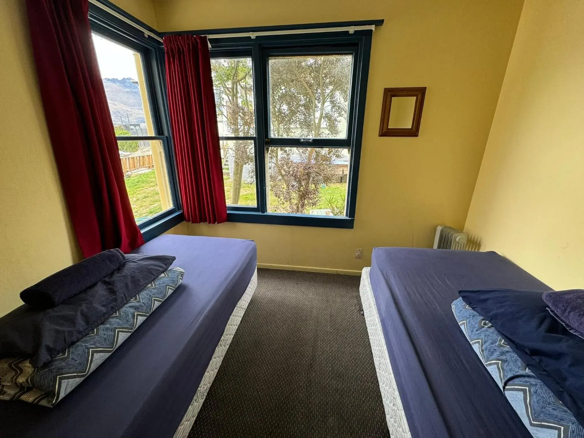 Twin Room with Shared Bathroom in Southern Laughter Backpackers Twin Room with Shared Bathroom in Southern Laughter Backpackers