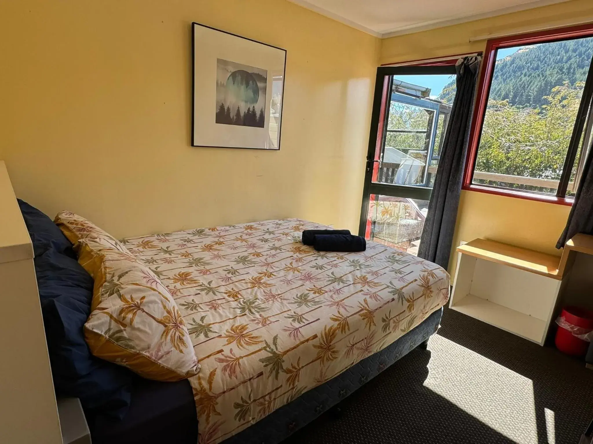 Double Room with Shared Bathroom in Southern Laughter Backpackers Double Room with Shared Bathroom in Southern Laughter Backpackers