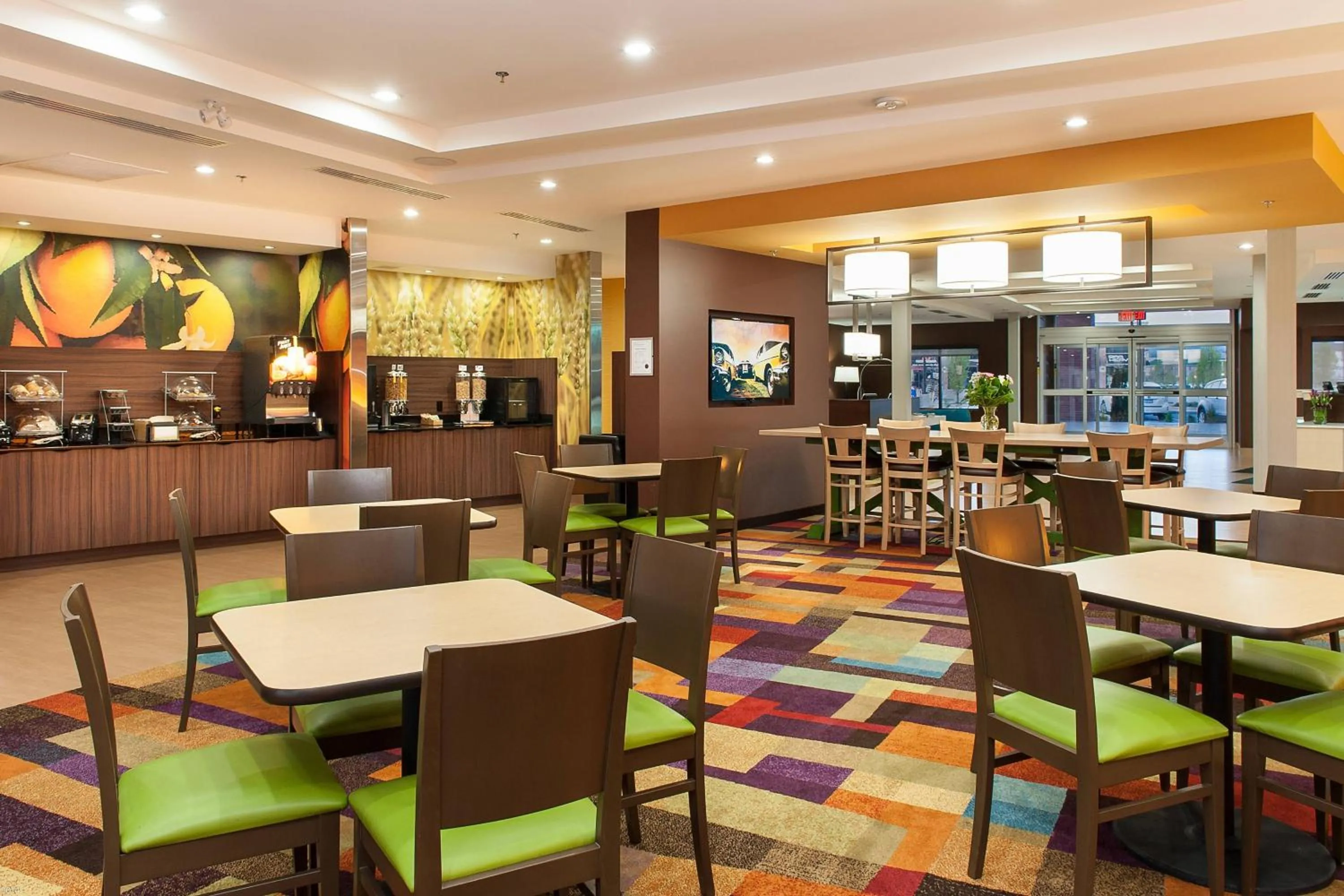 Breakfast in Fairfield Inn & Suites by Marriott Vernon