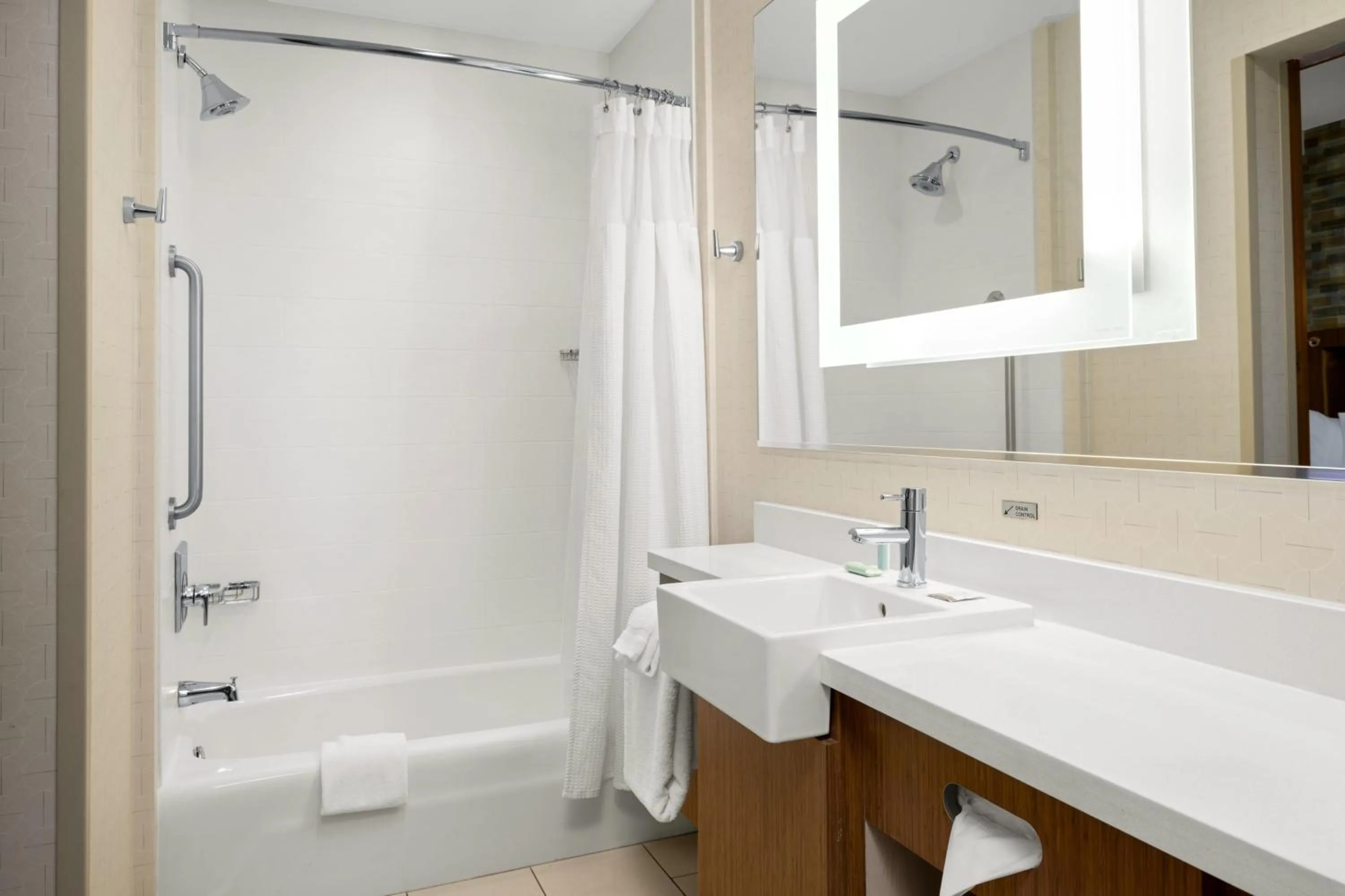 Photo of the whole room in SpringHill Suites Coeur d'Alene