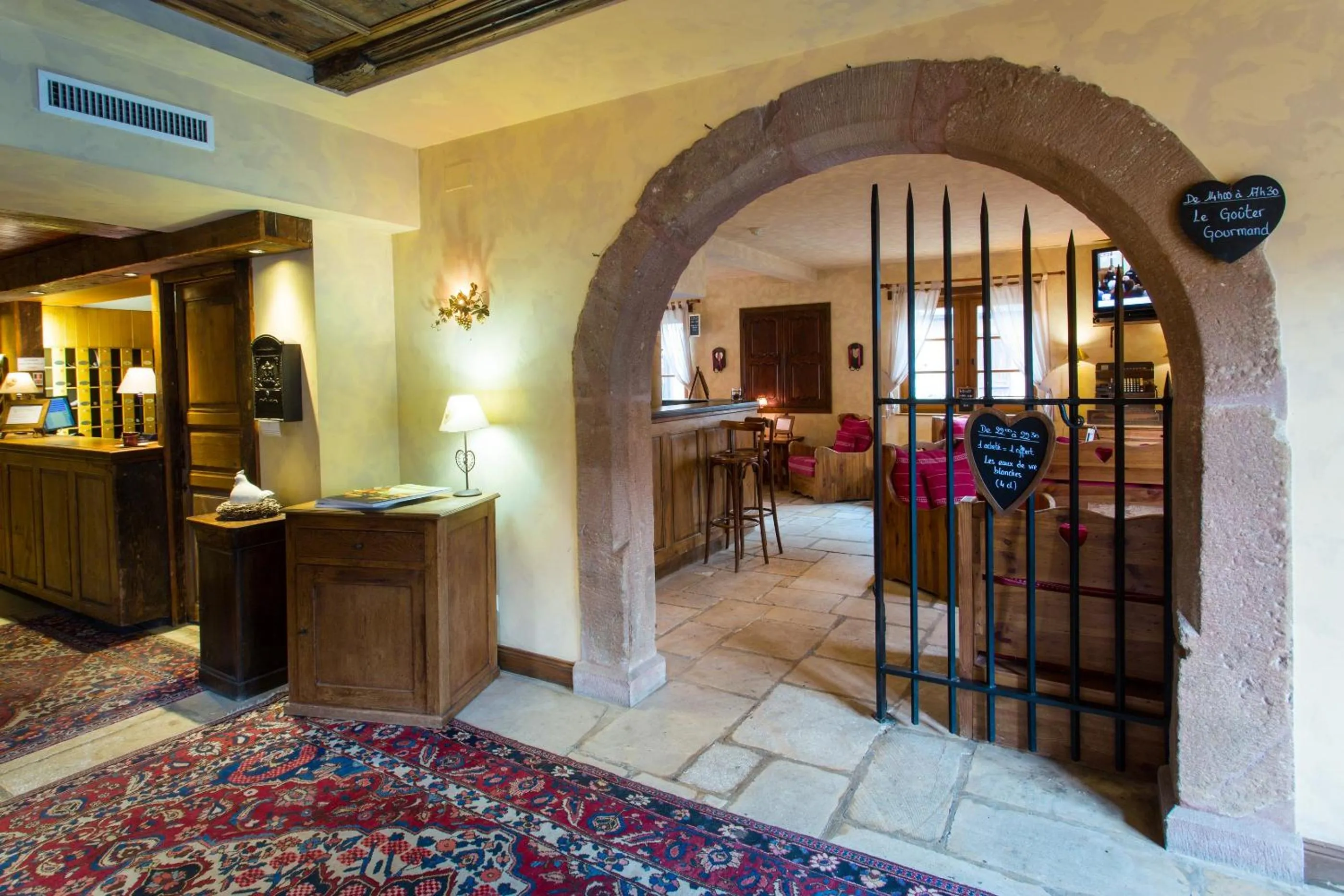 Lounge or bar in Le Domaine de Rouffach