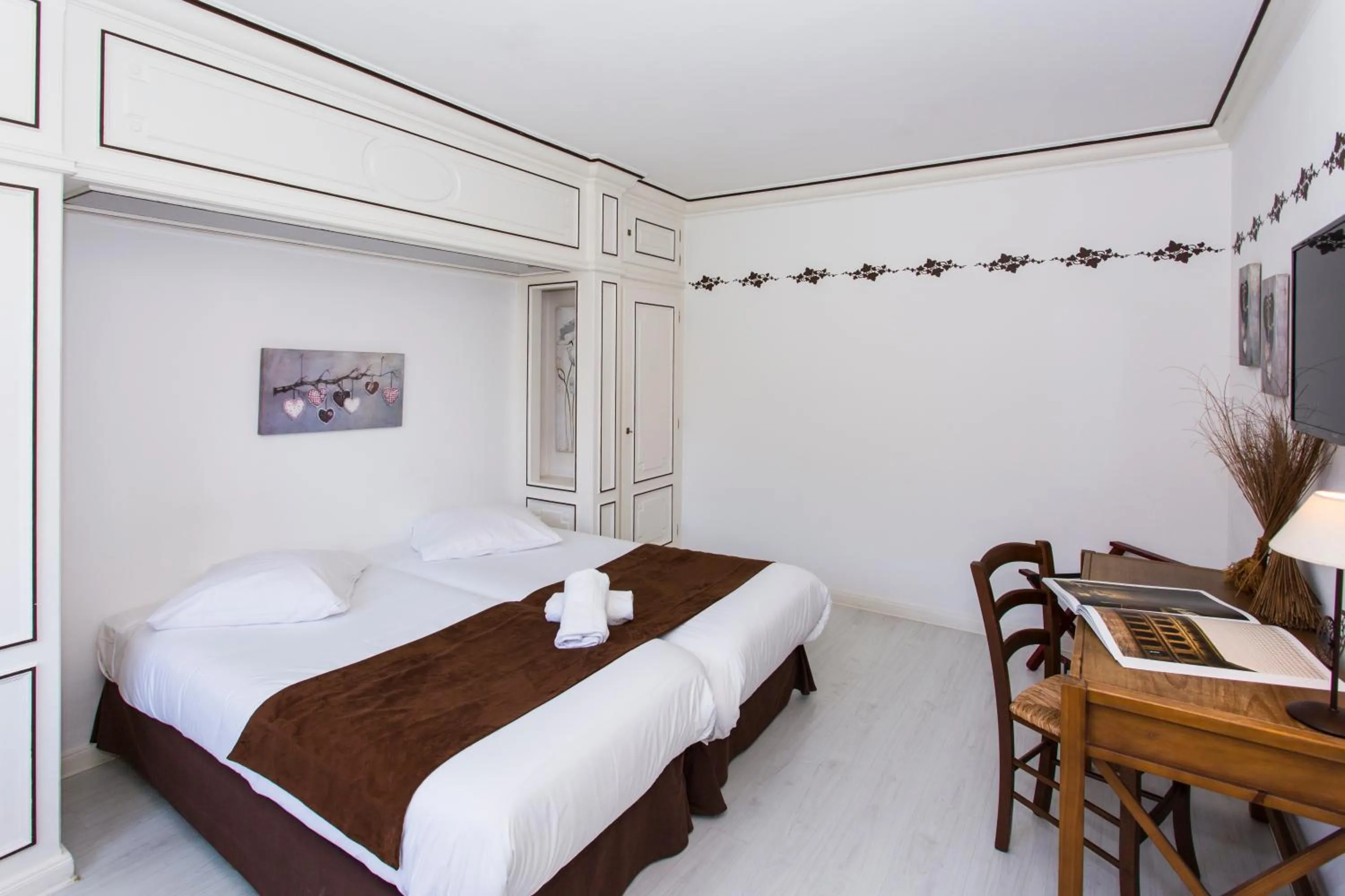 Seating area, Bed in Le Domaine de Rouffach