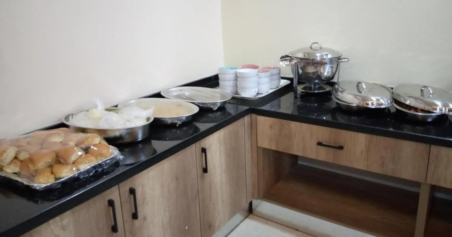 Breakfast in Lit Suites