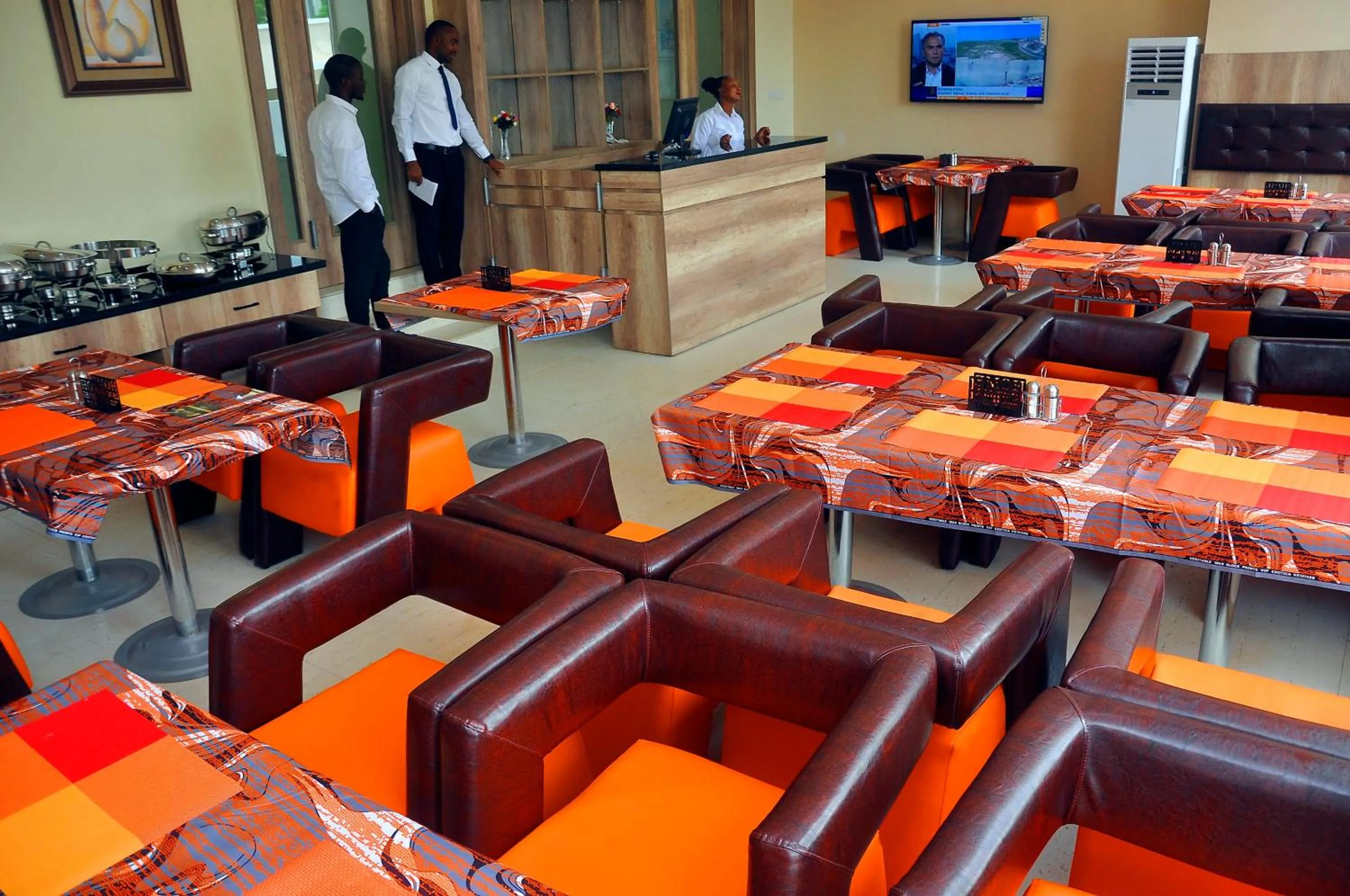 Restaurant/places to eat in Lit Suites