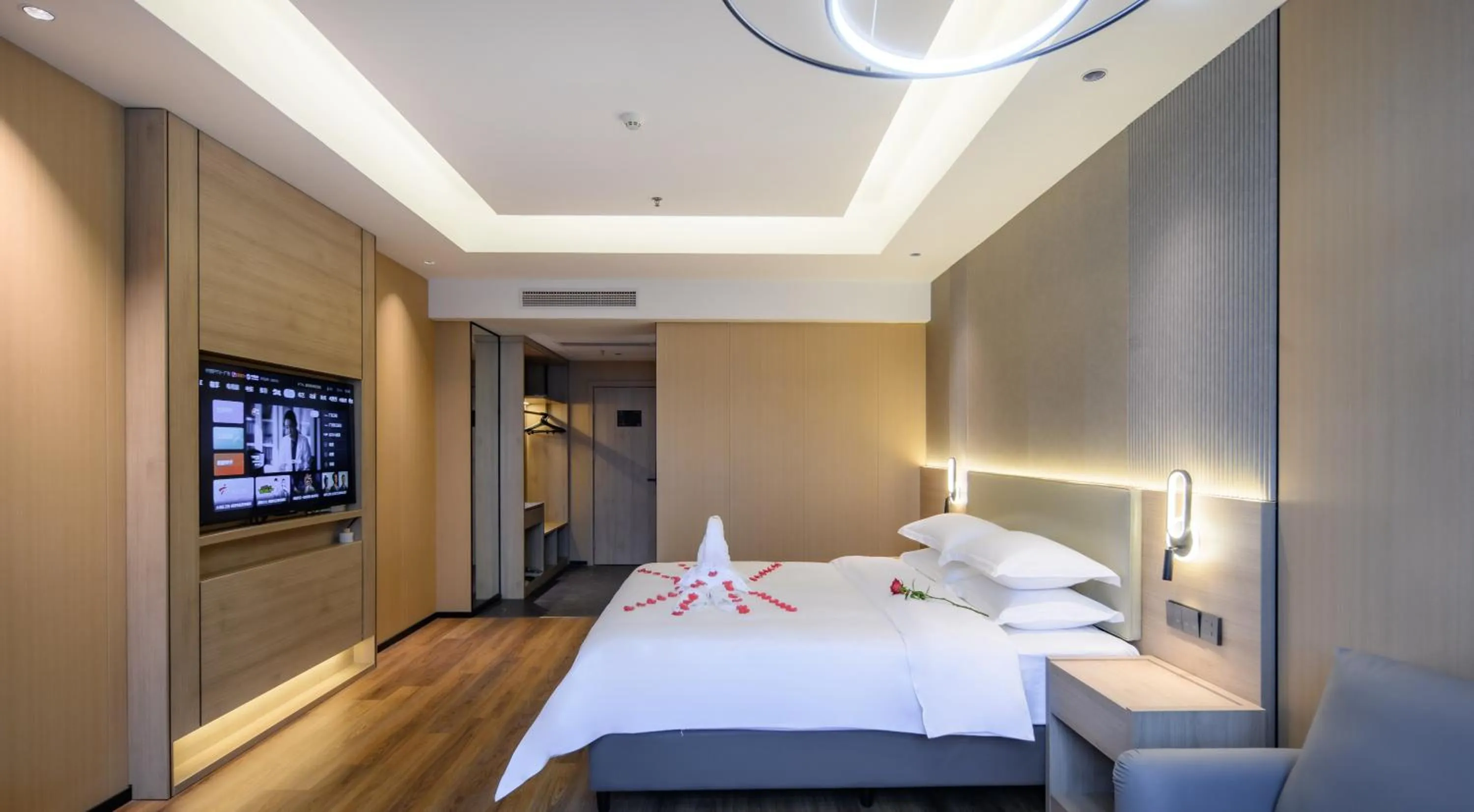 Photo of the whole room, Bed in Shanshui S Hotel