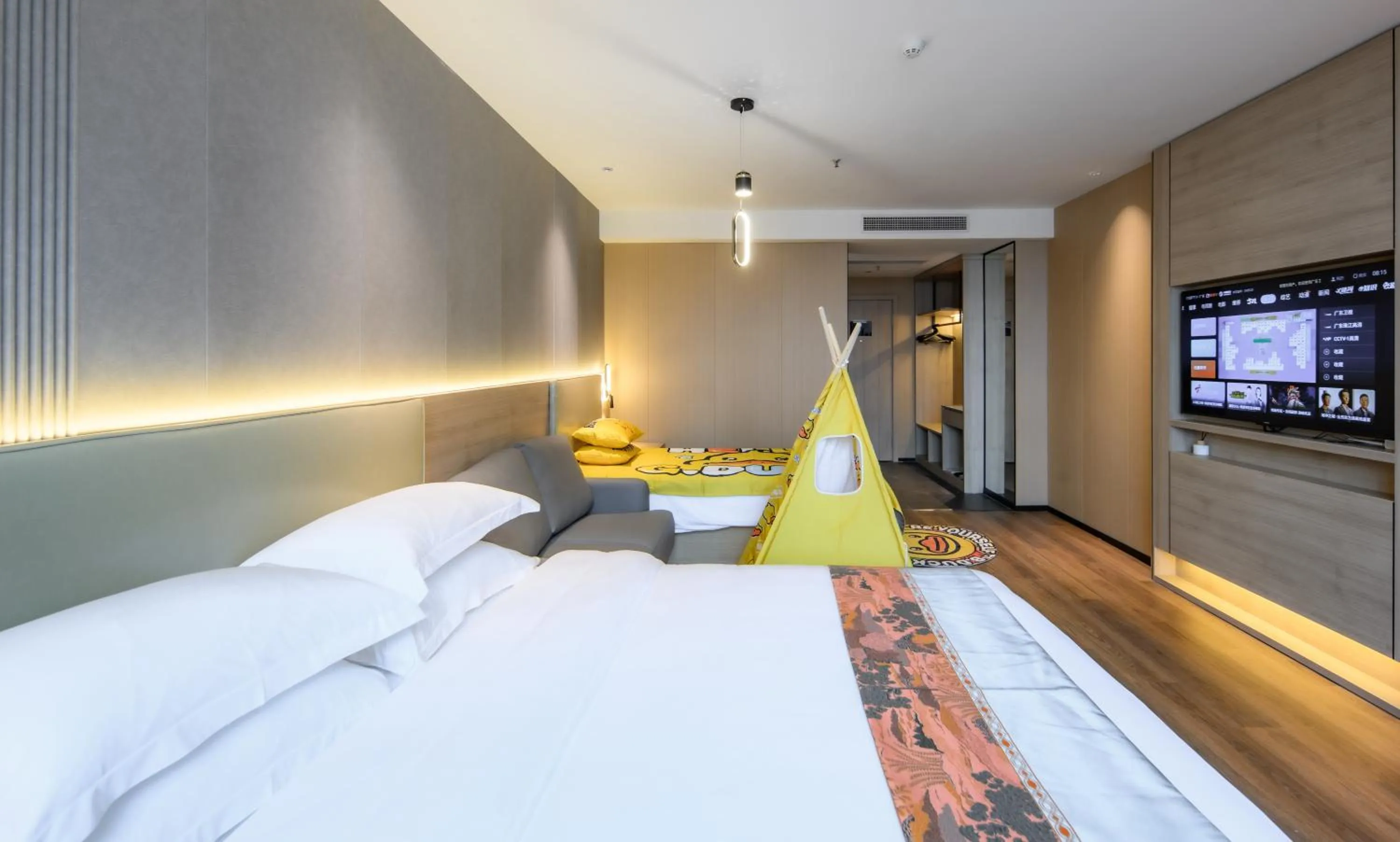 Photo of the whole room, Bed in Shanshui S Hotel