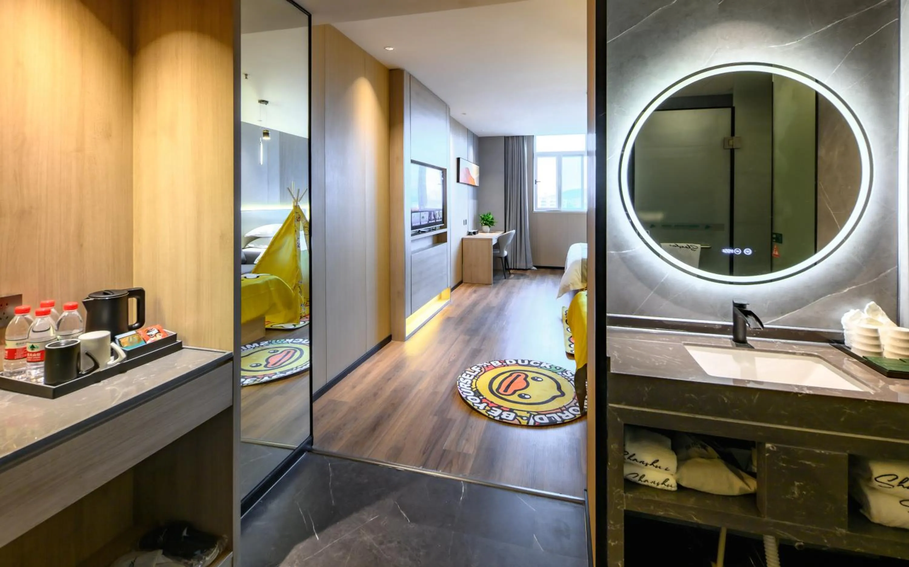 Photo of the whole room in Shanshui S Hotel