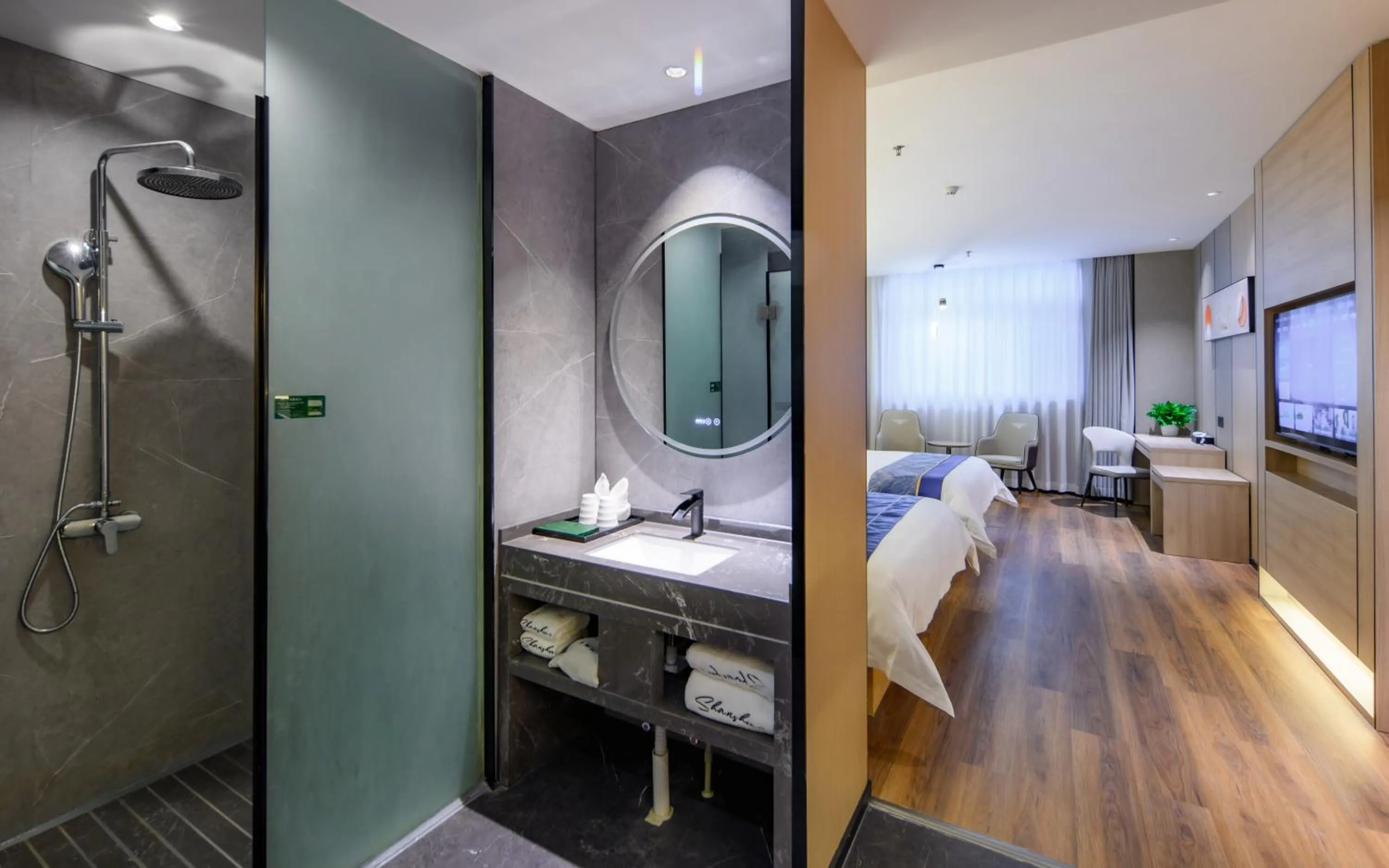 Bathroom, Bed in Shanshui S Hotel