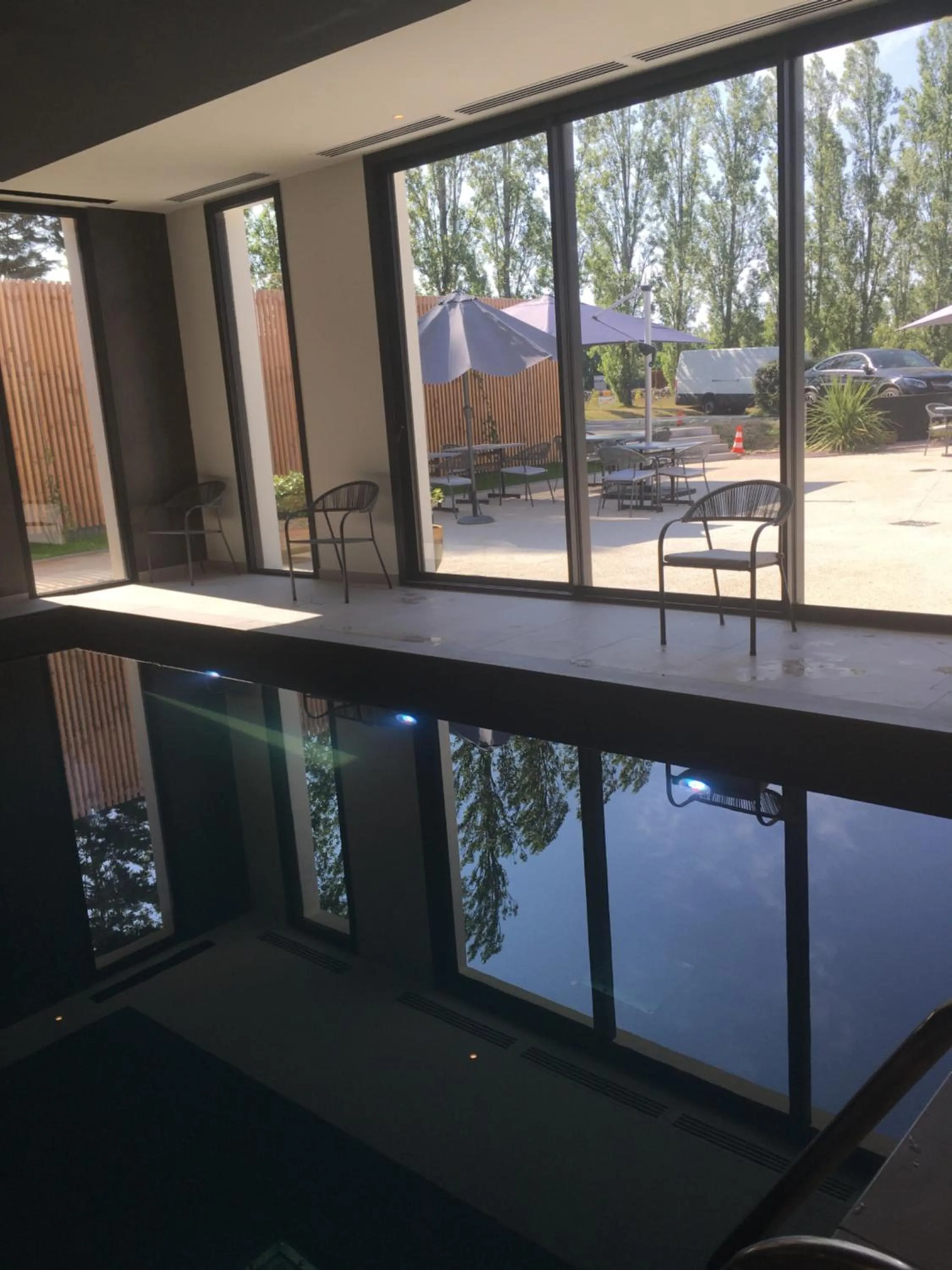 Patio in Best Western Armor Park Dinan et Spa