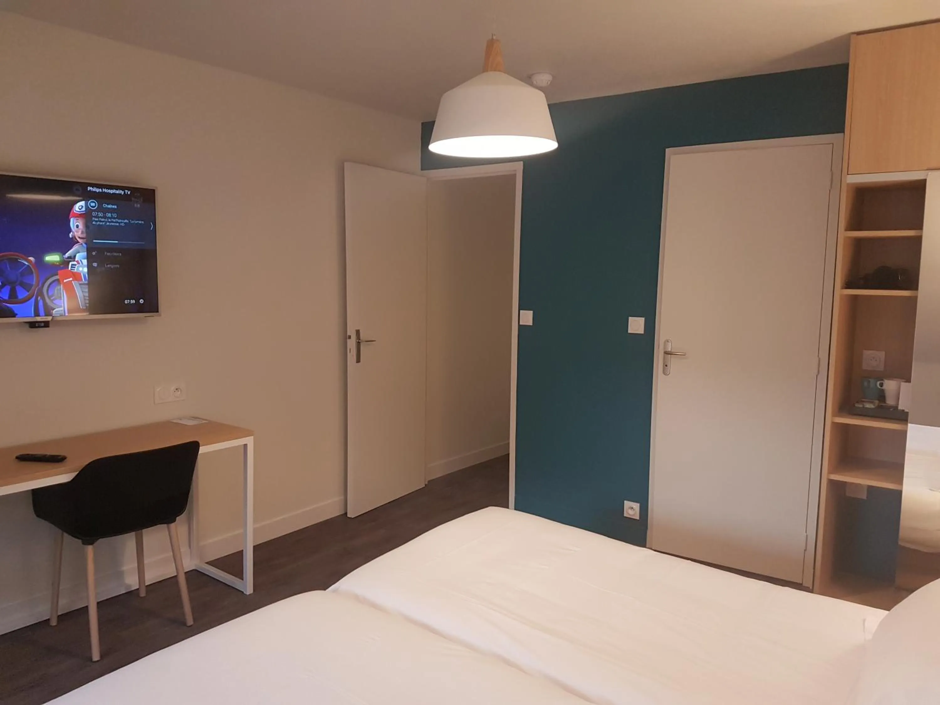 TV and multimedia, Bed in Best Western Armor Park Dinan et Spa