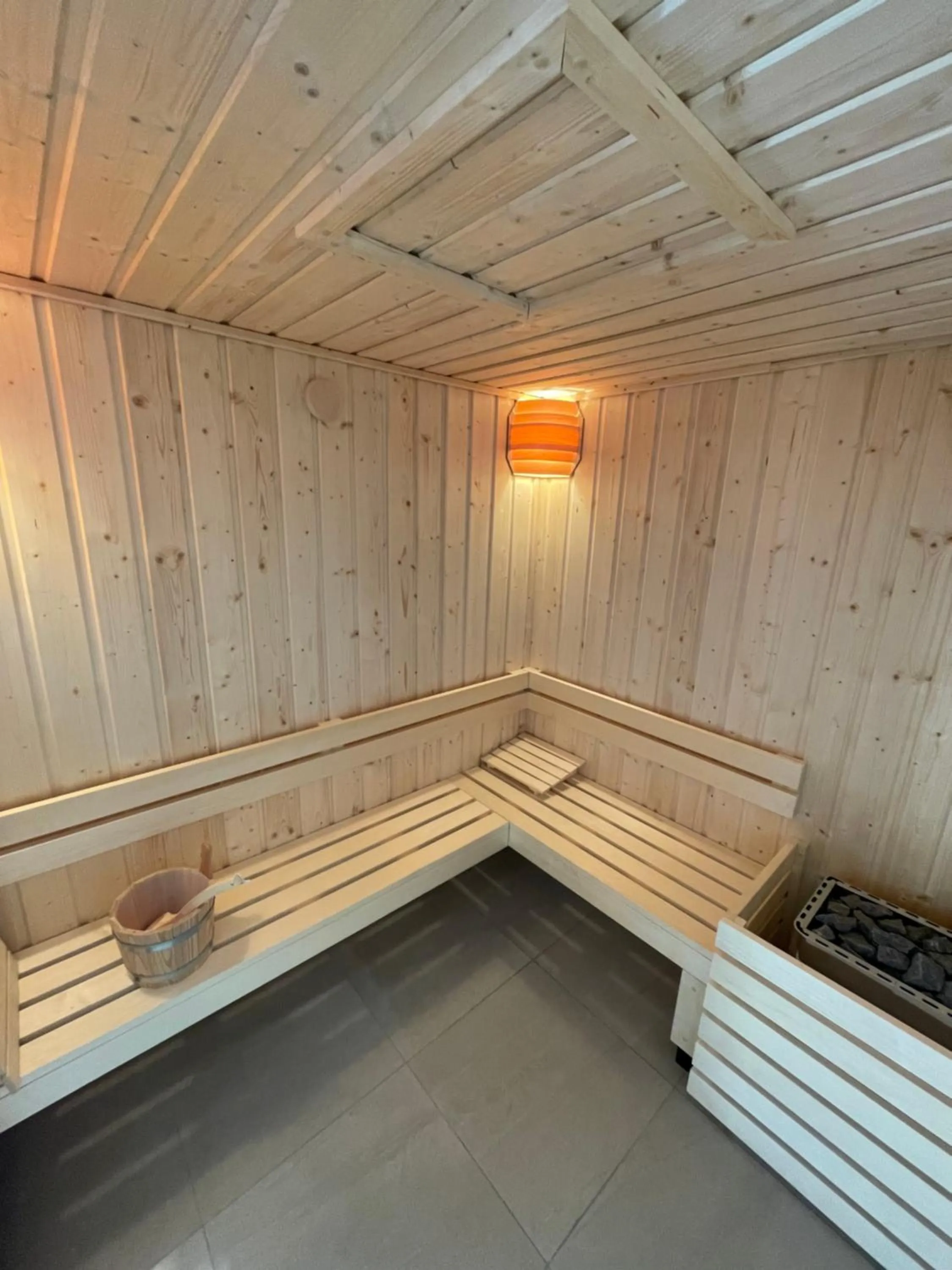 Sauna in Best Western Armor Park Dinan et Spa
