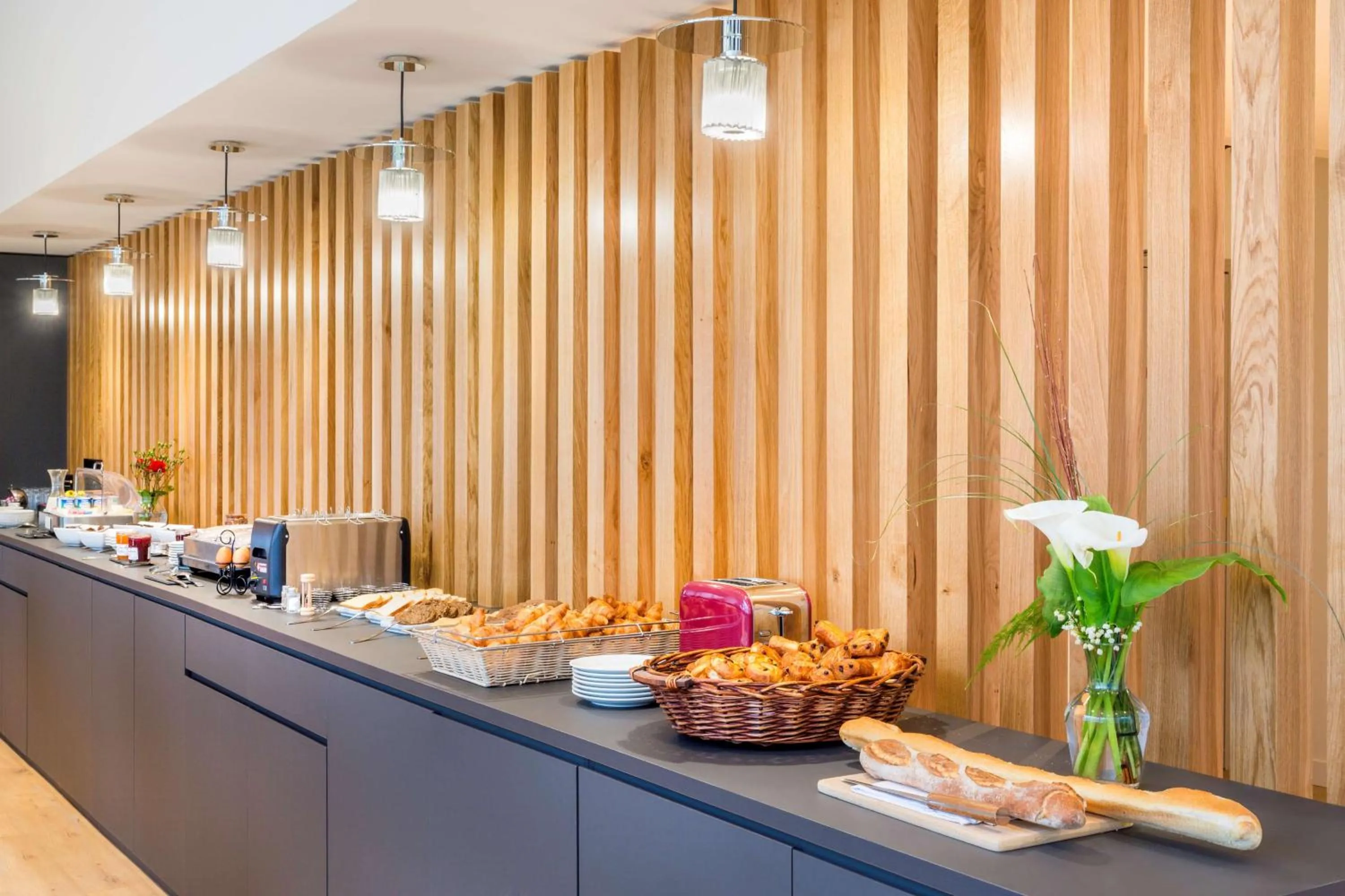 Restaurant/places to eat in Best Western Armor Park Dinan et Spa