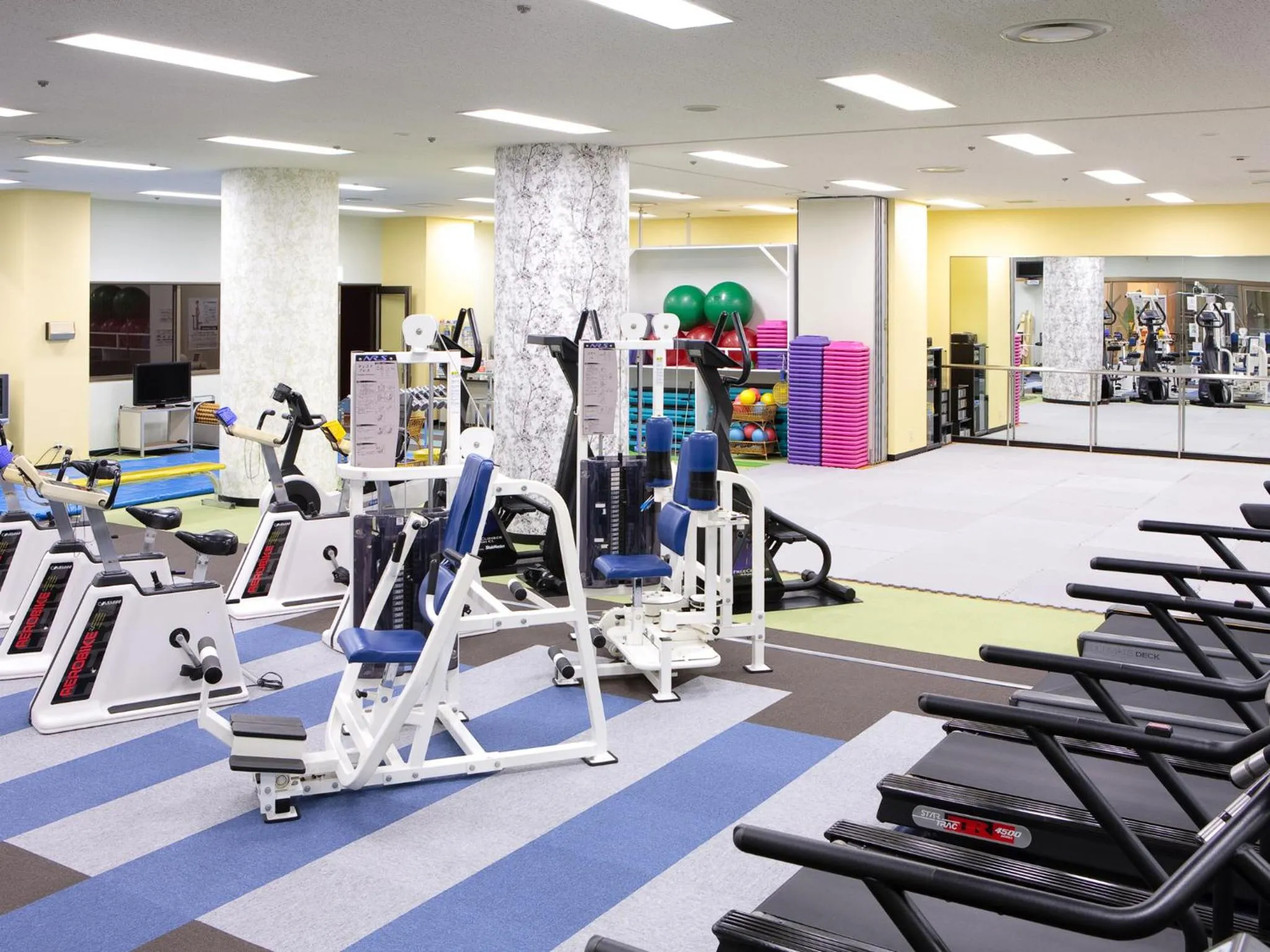 Swimming pool in The Crown Palais New Hankyu Kochi