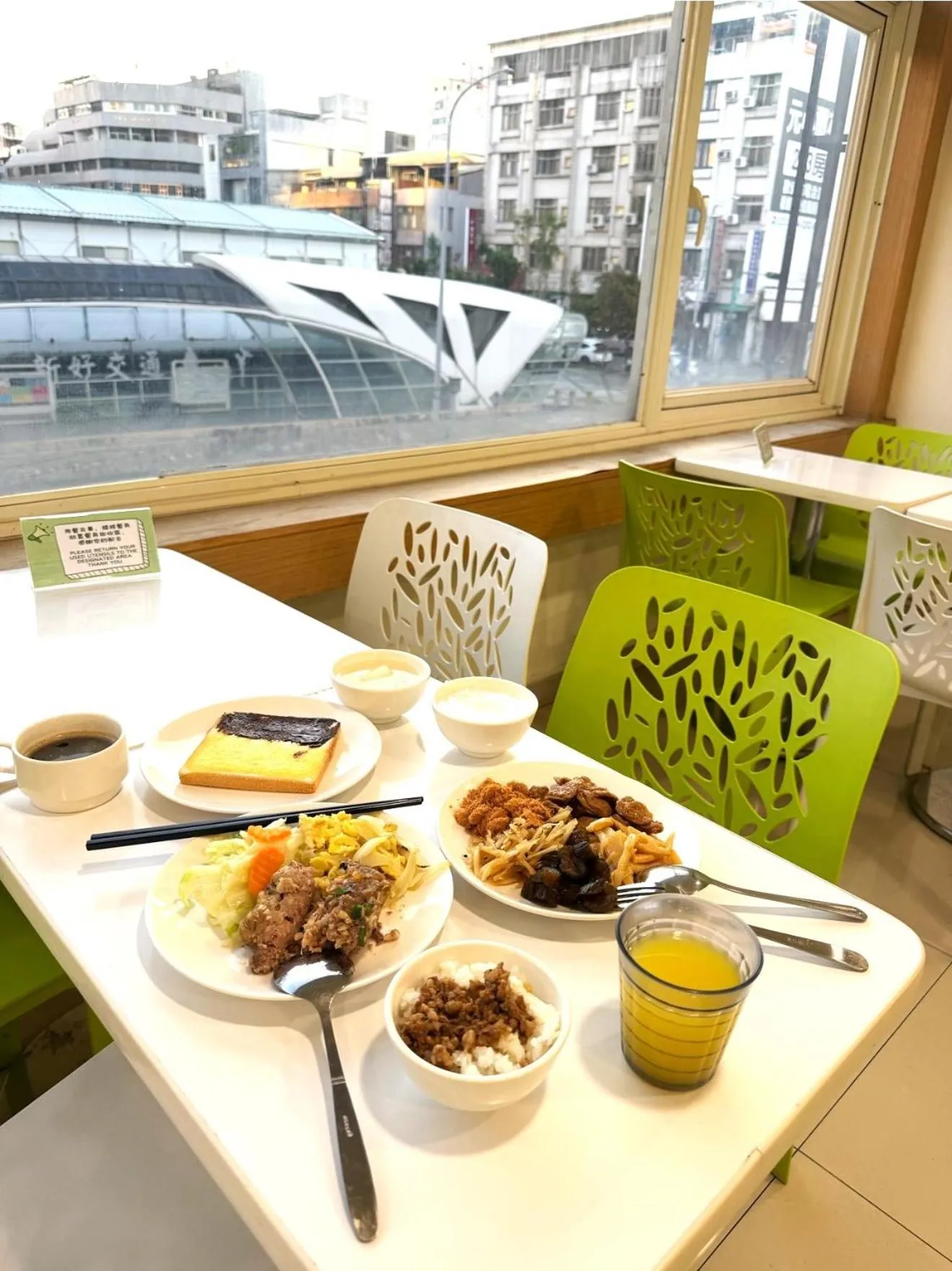 Restaurant/places to eat in Kiwi Express Hotel - Zhong Zheng Branch