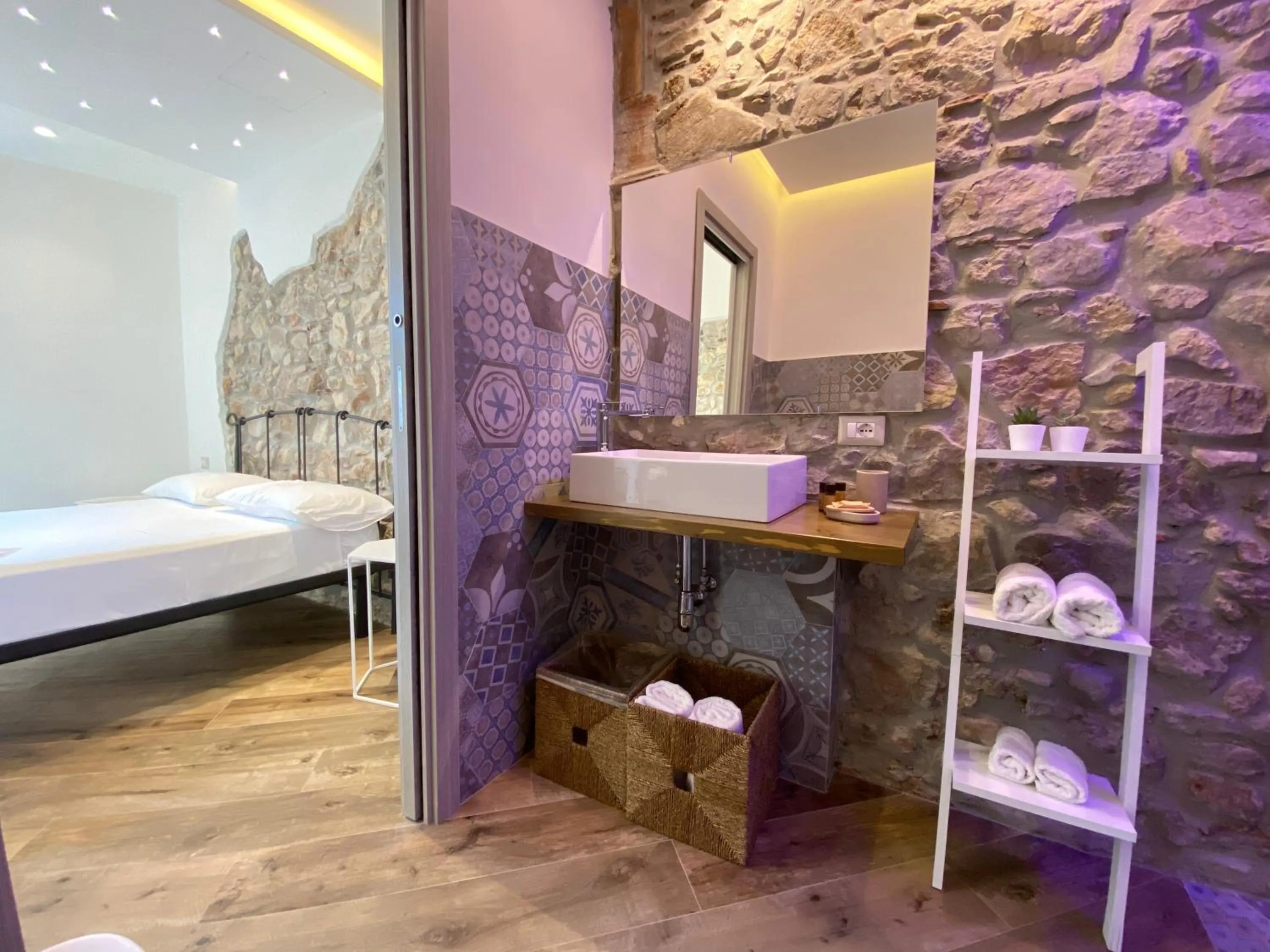 Bathroom, Bed in L'Orologio Bed & Breakfast