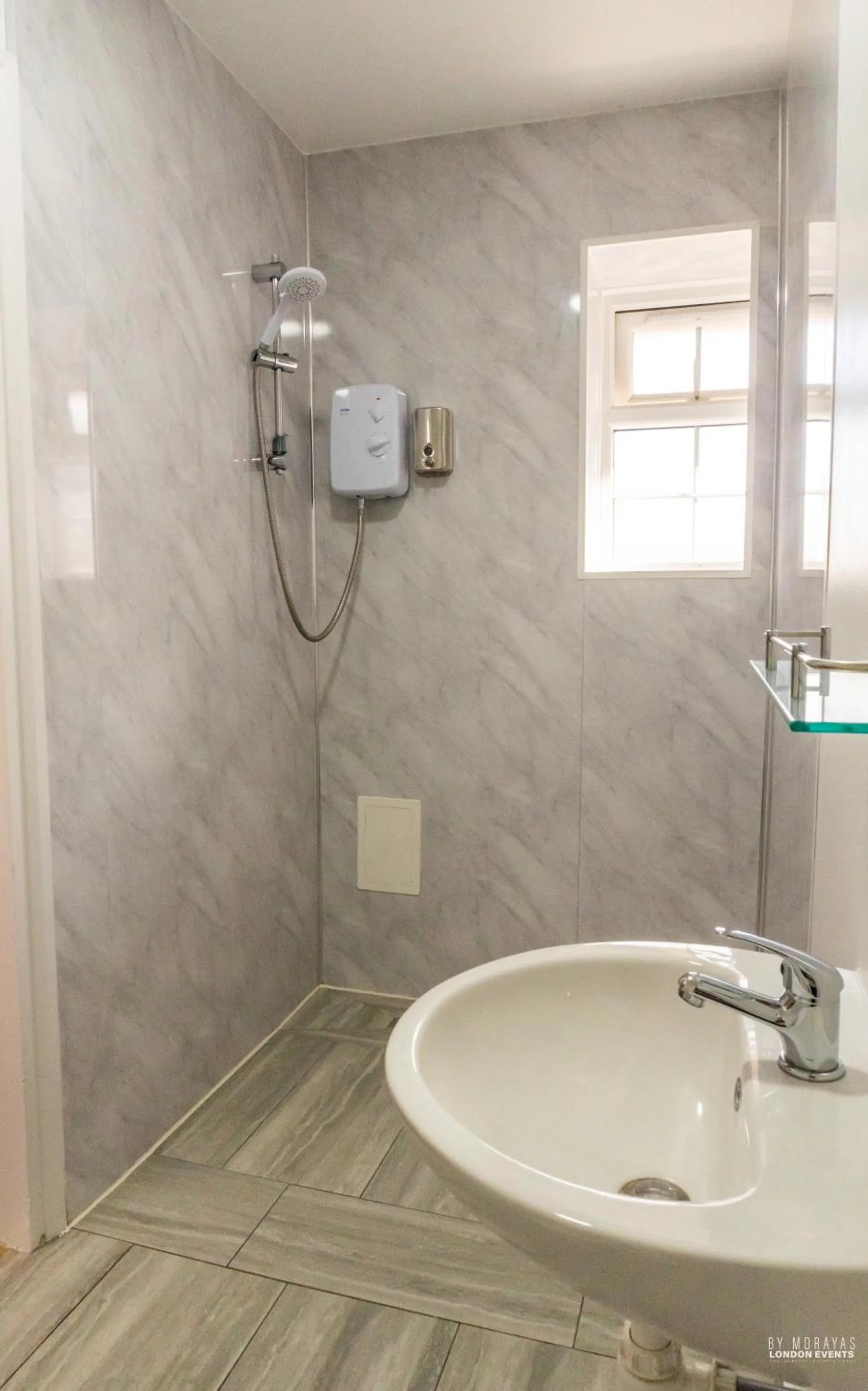 Shower in The Watling Inn