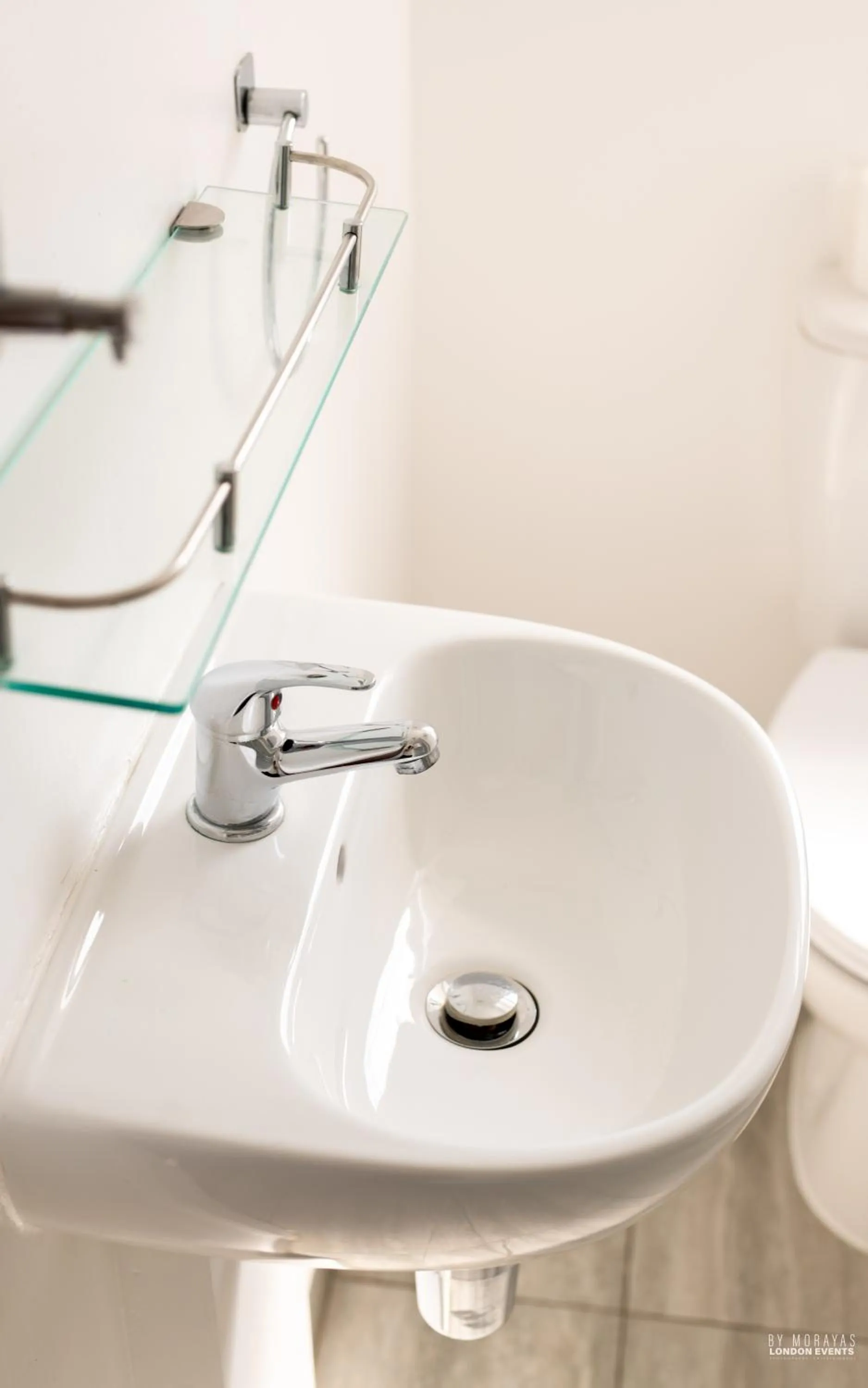 Toilet in The Watling Inn