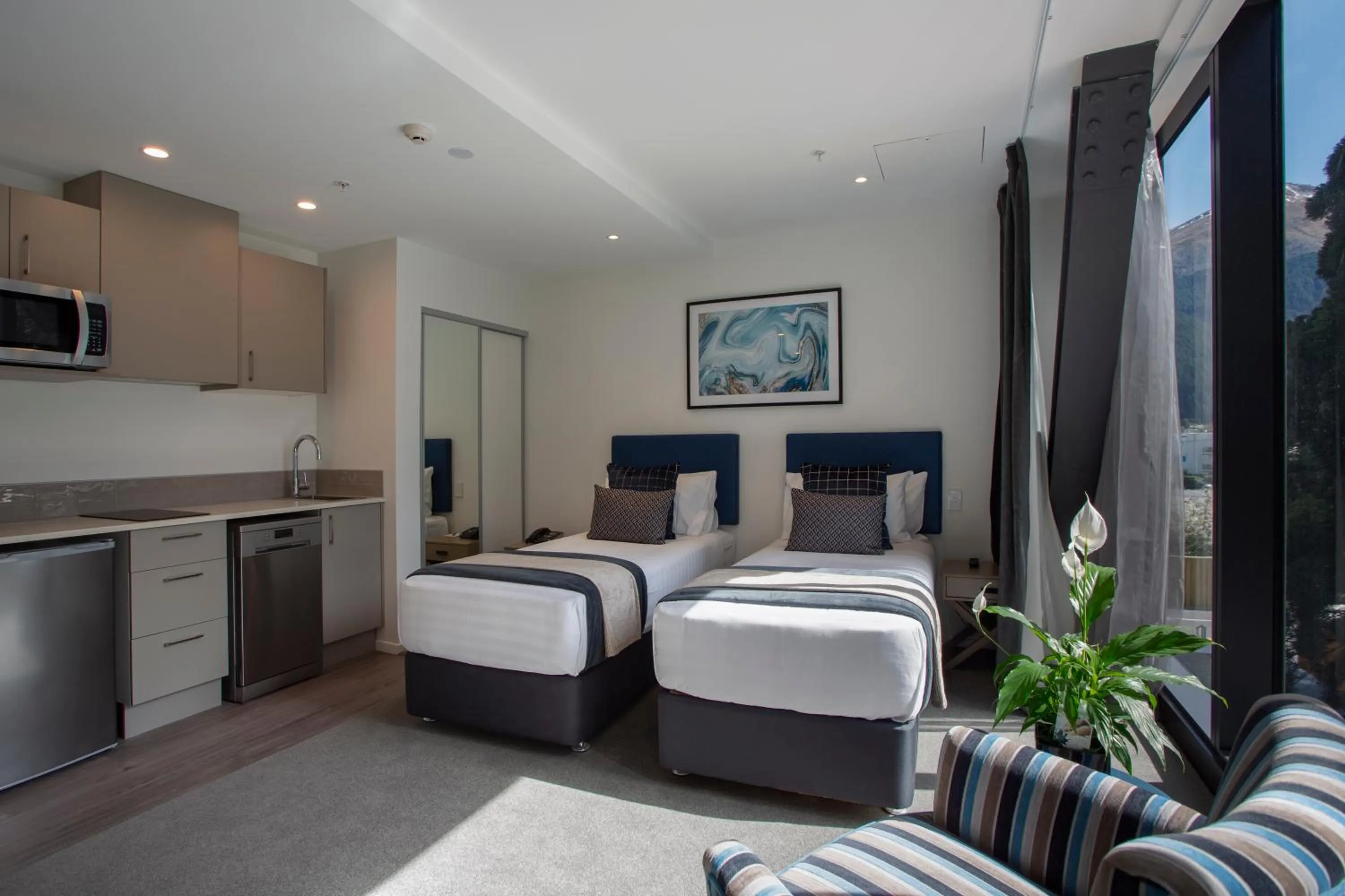 Photo of the whole room, Bed in Ramada by Wyndham Queenstown Central