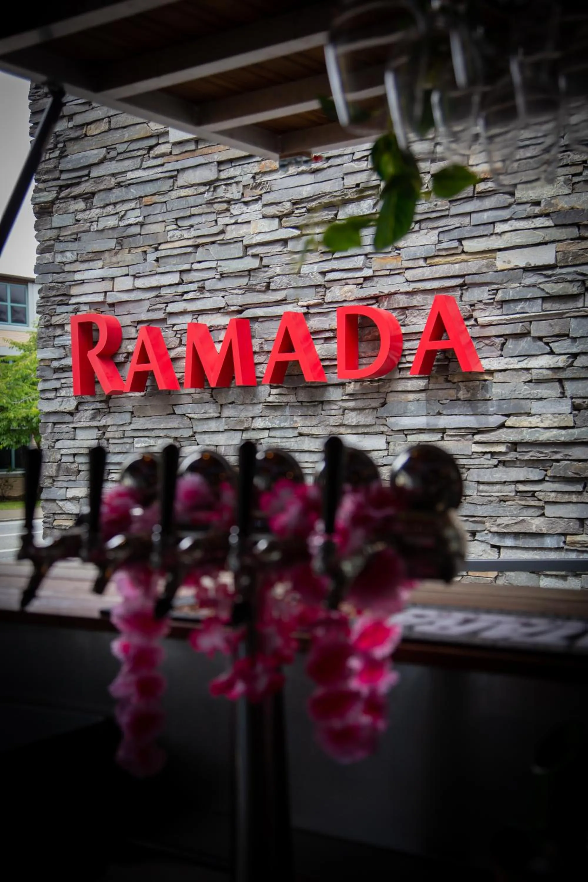 Lounge or bar in Ramada by Wyndham Queenstown Central